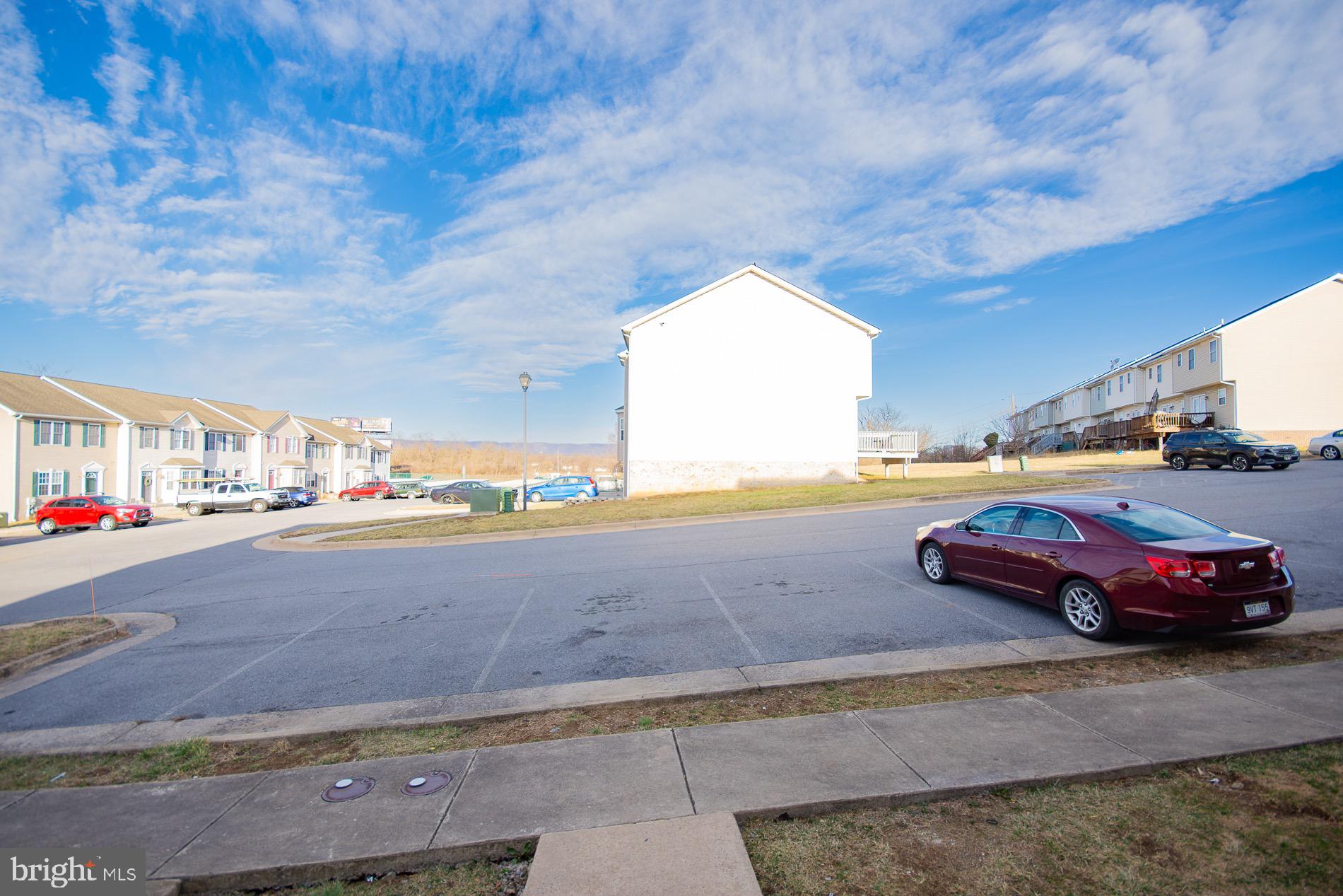 SOUTH QUEEN TOWNHOUSES - Residential Lease