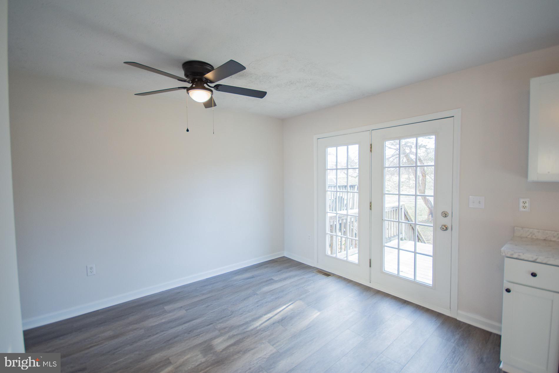 SOUTH QUEEN TOWNHOUSES - Residential Lease