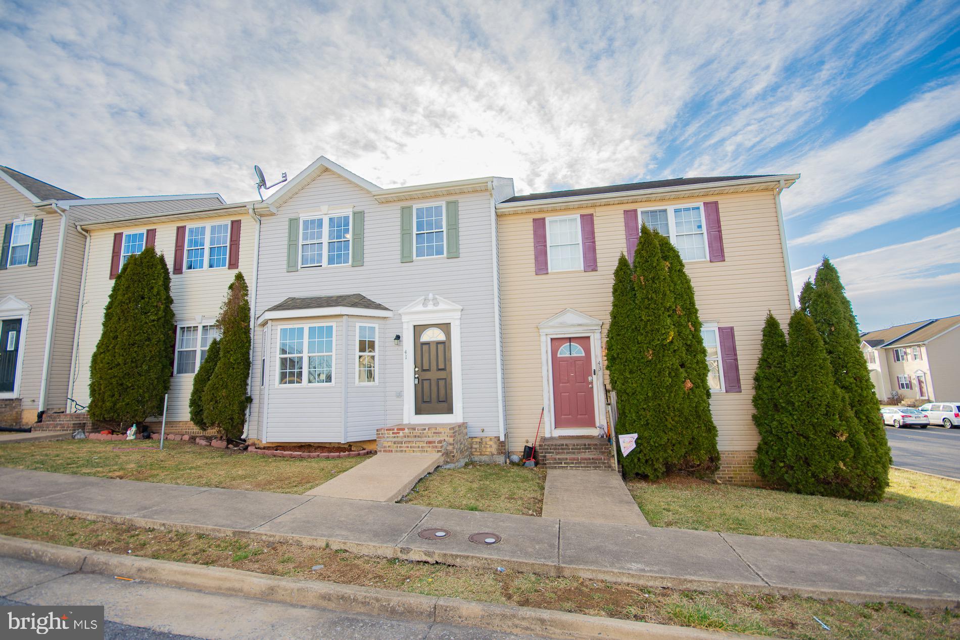 SOUTH QUEEN TOWNHOUSES - Residential Lease