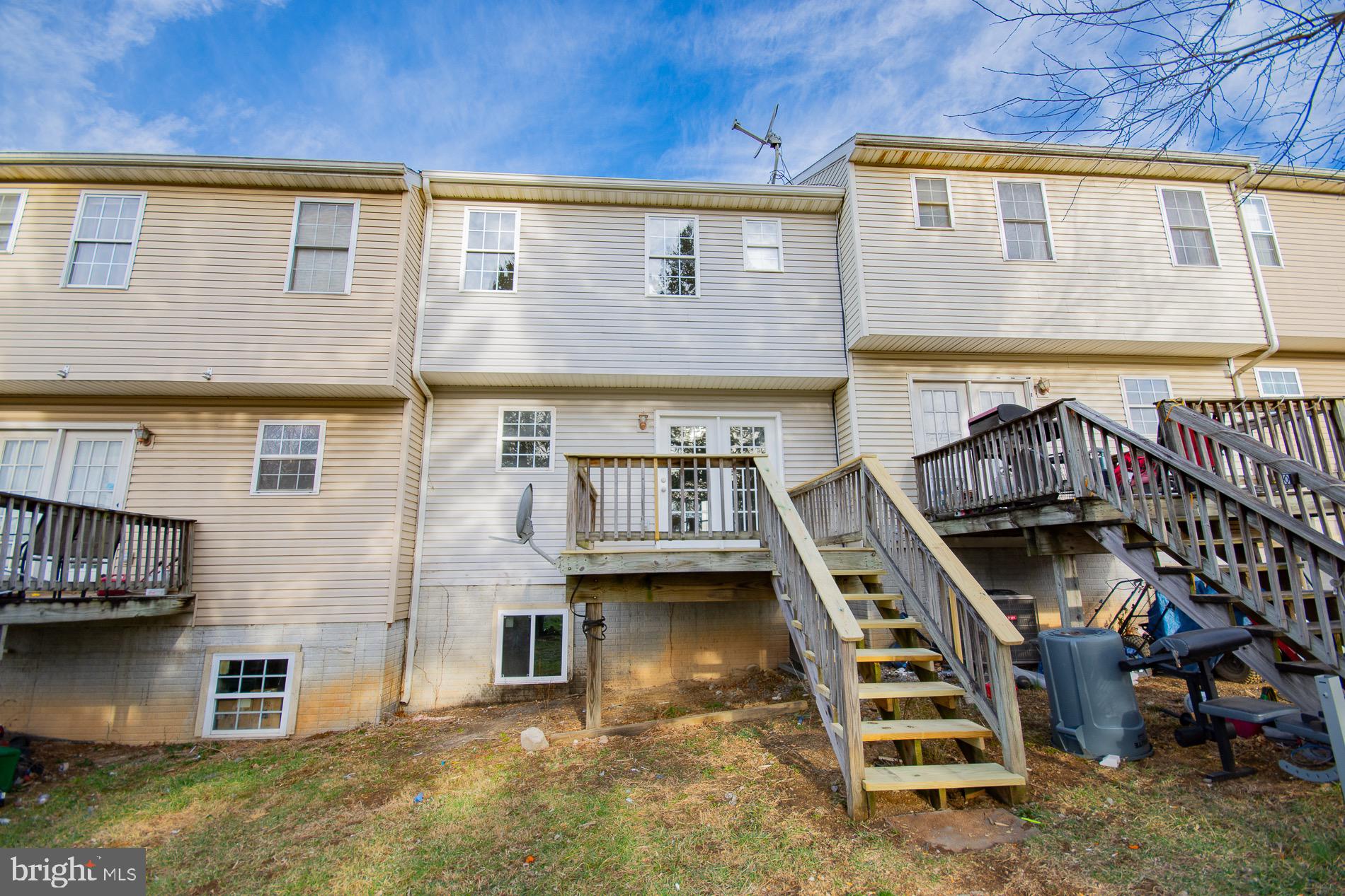 SOUTH QUEEN TOWNHOUSES - Residential Lease