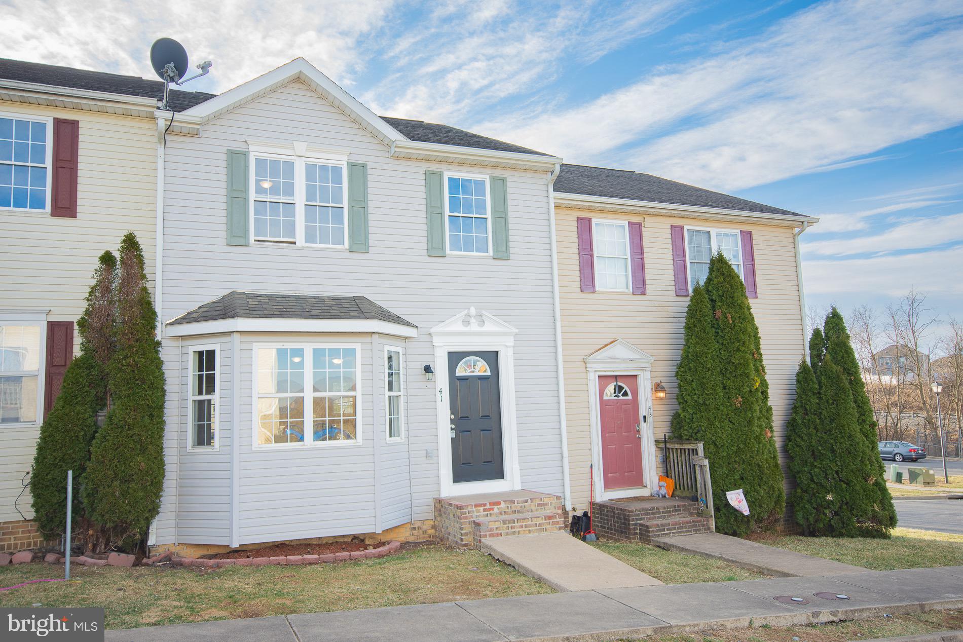 SOUTH QUEEN TOWNHOUSES - Residential Lease