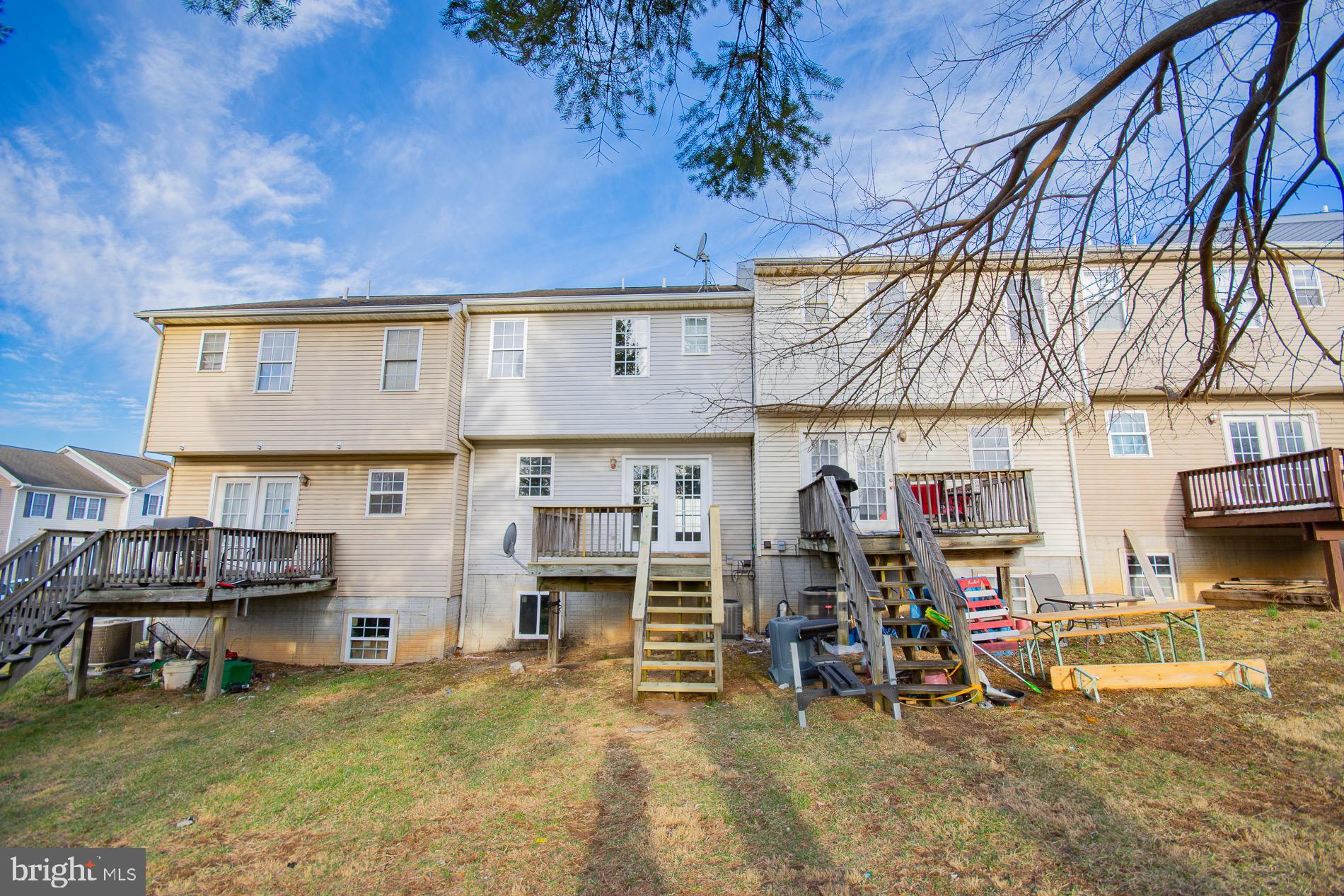 SOUTH QUEEN TOWNHOUSES - Residential Lease