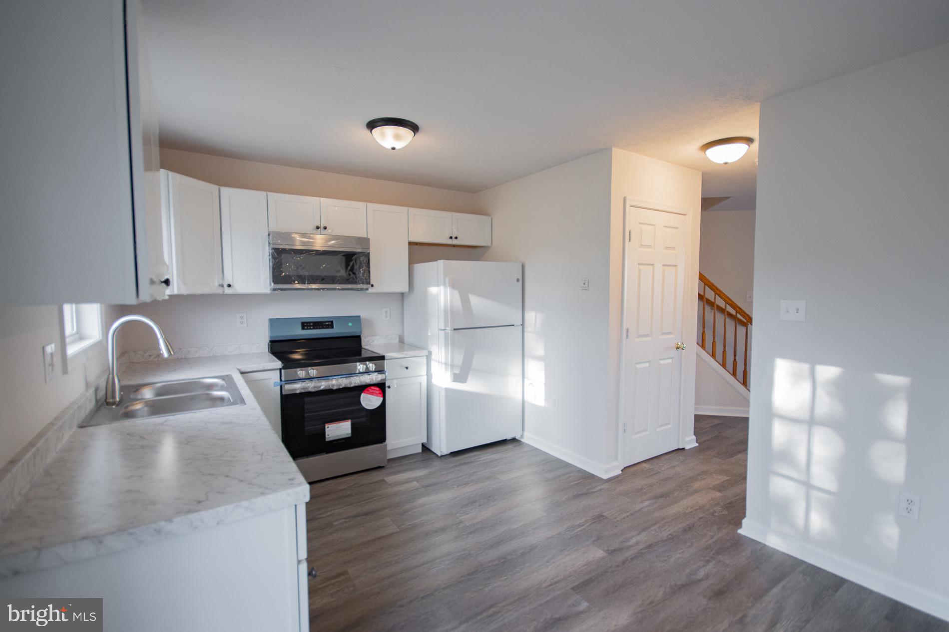 SOUTH QUEEN TOWNHOUSES - Residential Lease