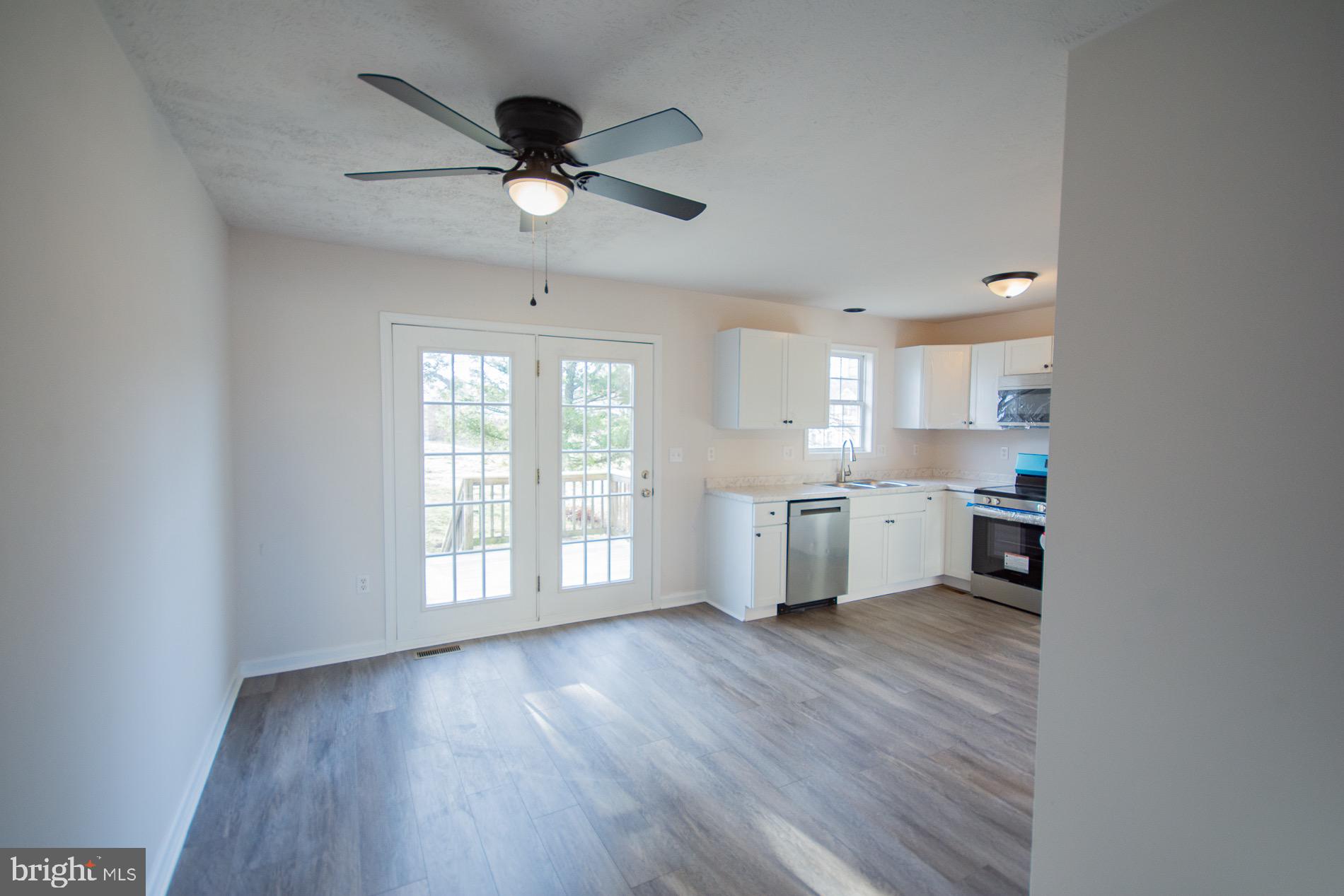 SOUTH QUEEN TOWNHOUSES - Residential Lease