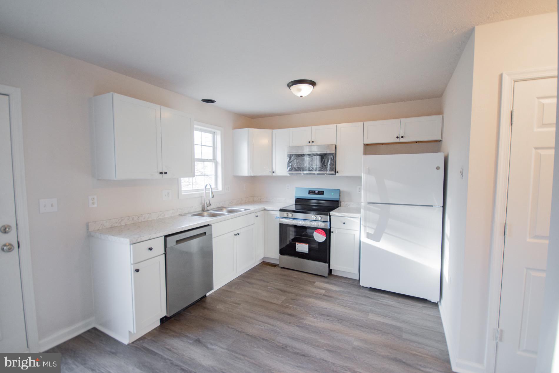 SOUTH QUEEN TOWNHOUSES - Residential Lease