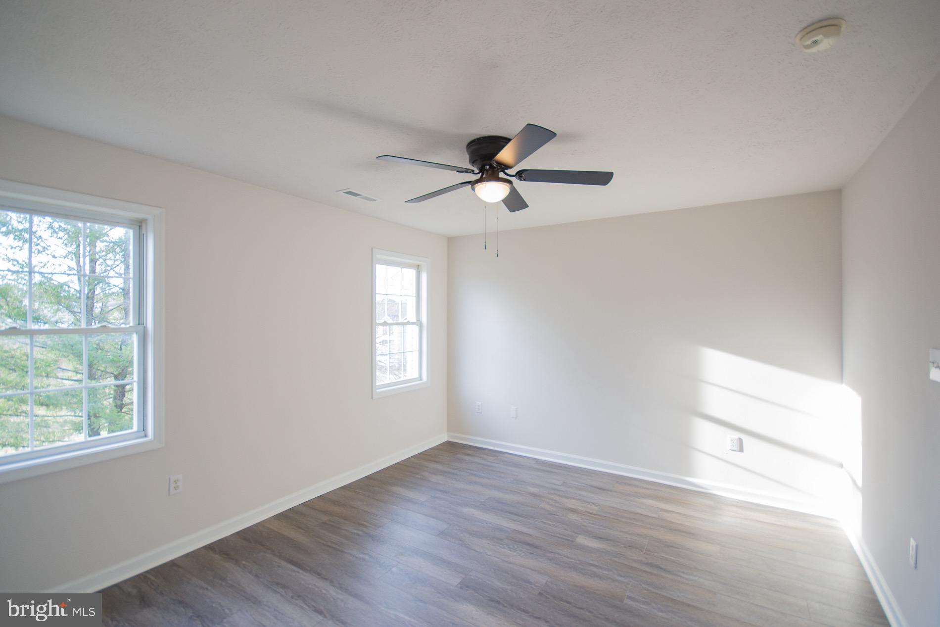 SOUTH QUEEN TOWNHOUSES - Residential Lease