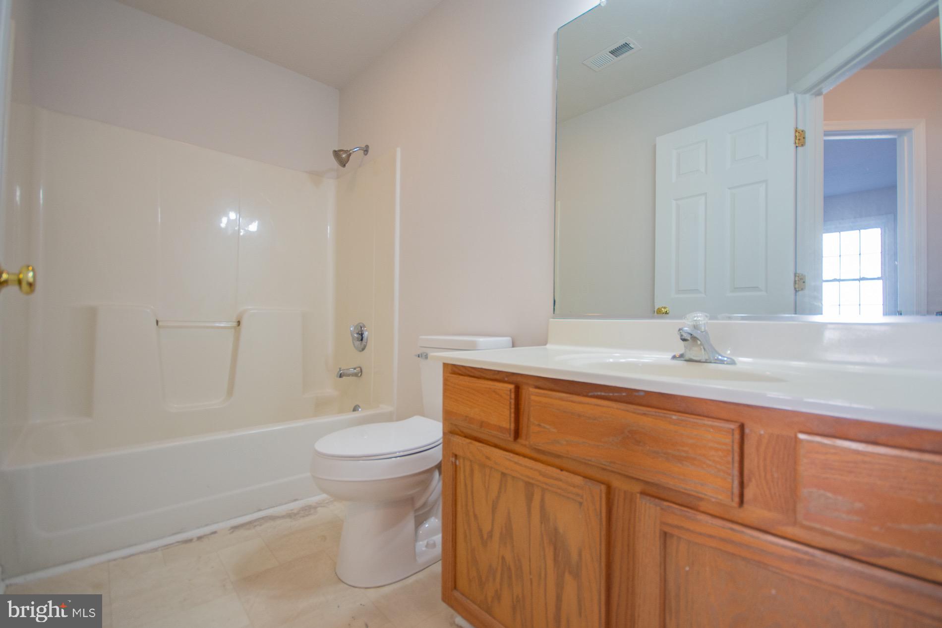 SOUTH QUEEN TOWNHOUSES - Residential Lease