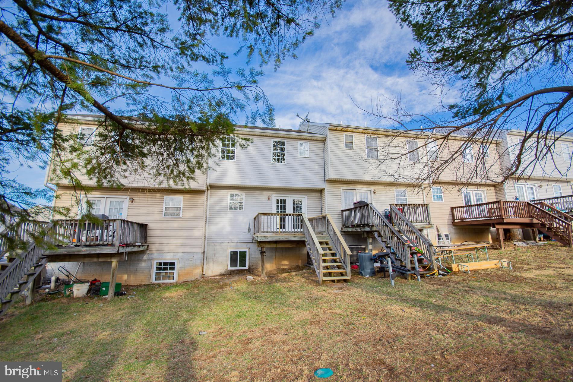 SOUTH QUEEN TOWNHOUSES - Residential Lease