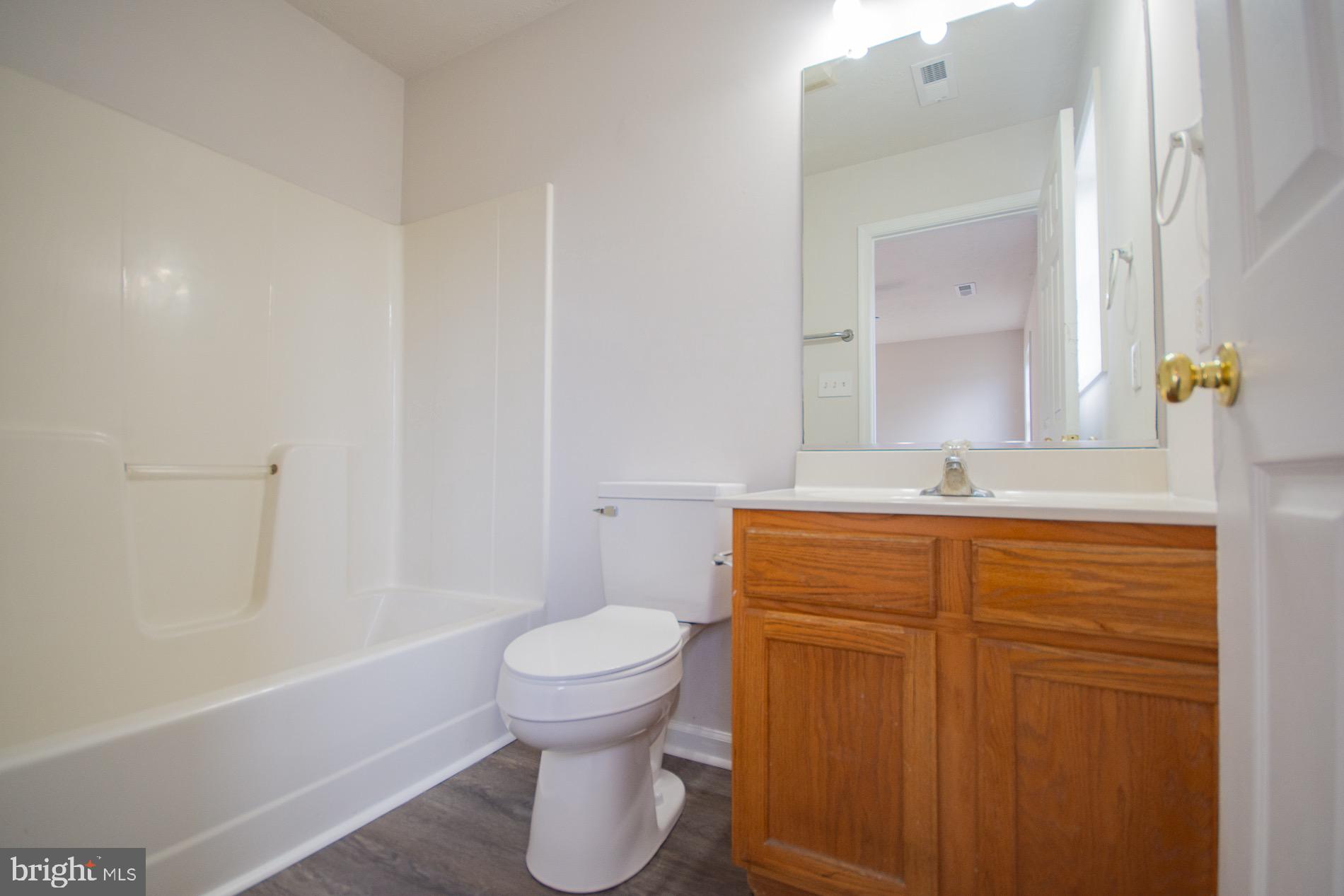 SOUTH QUEEN TOWNHOUSES - Residential Lease