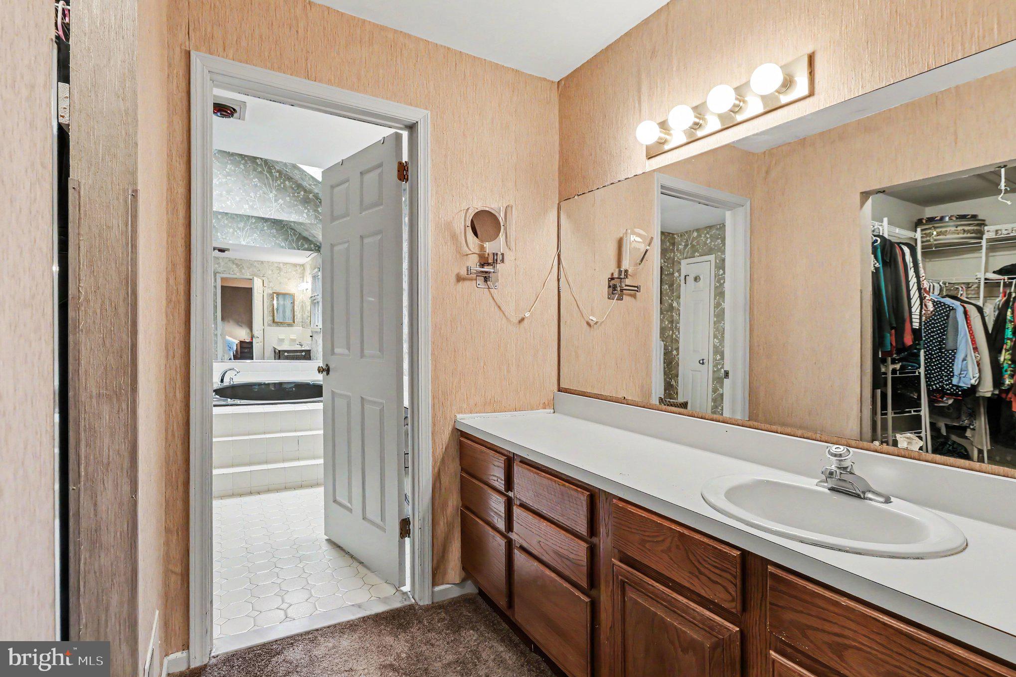CREEKSIDE AT BLUE BELL - Residential