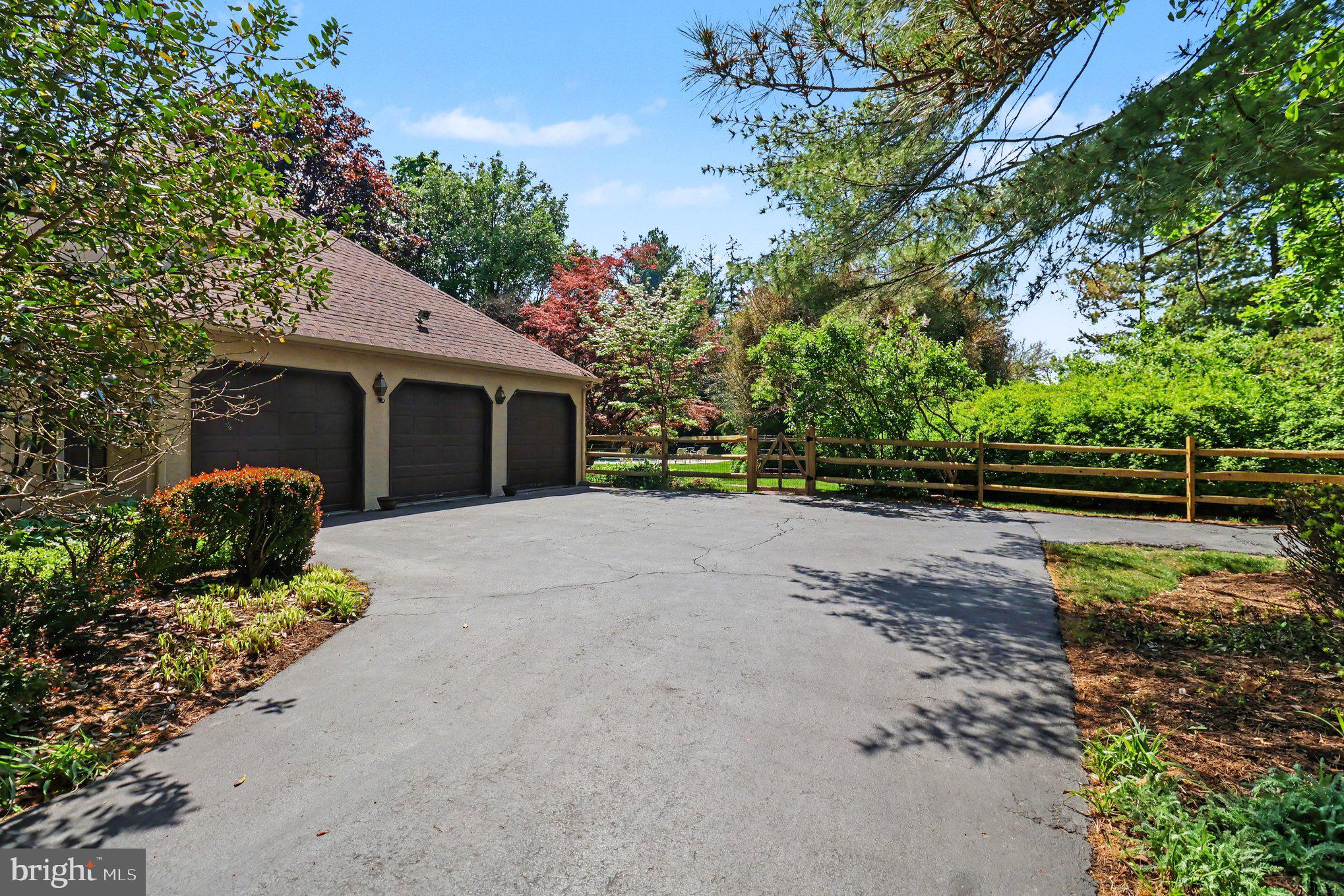 CREEKSIDE AT BLUE BELL - Residential
