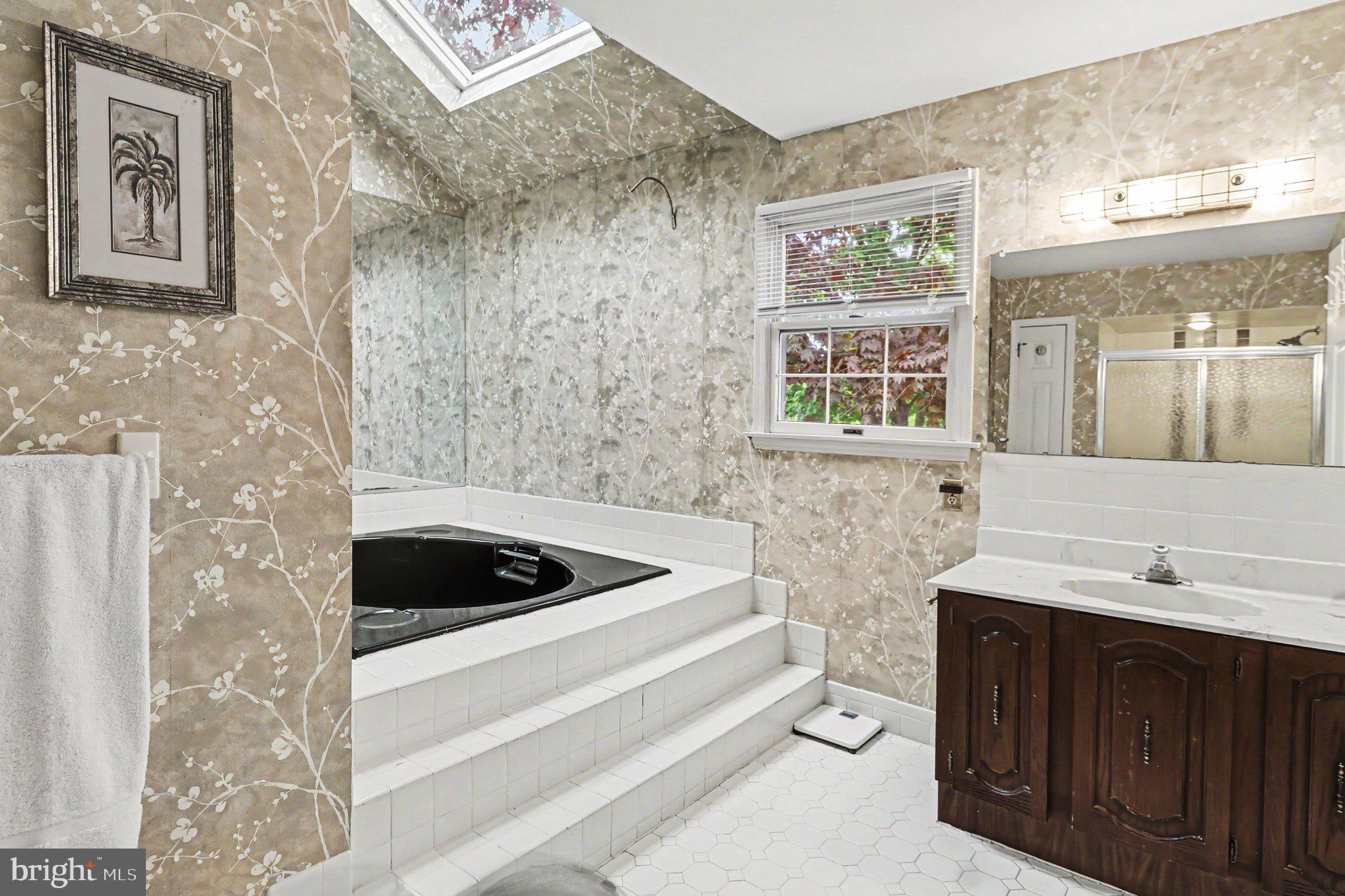 CREEKSIDE AT BLUE BELL - Residential