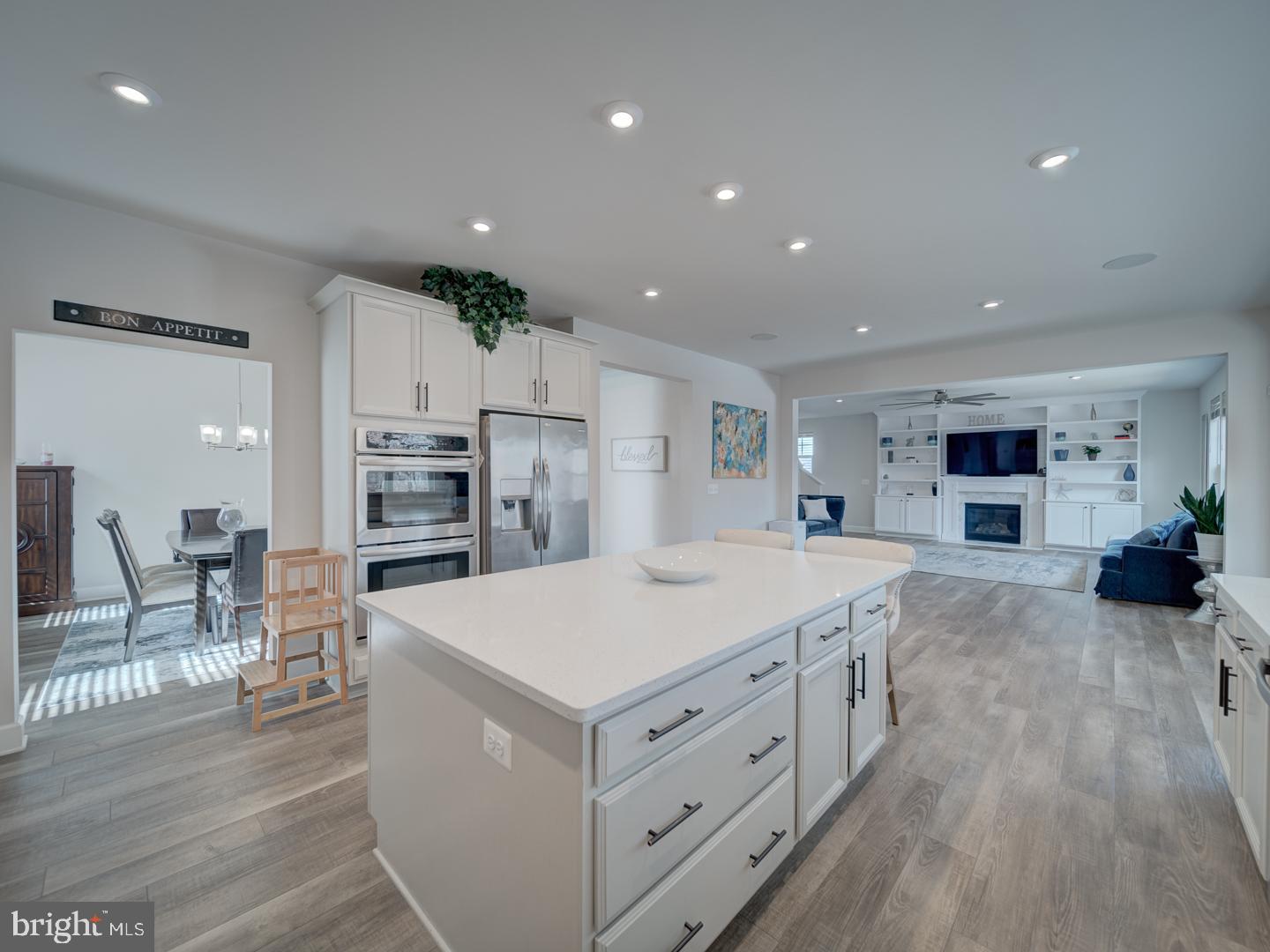 BRADLEY SQUARE - Residential