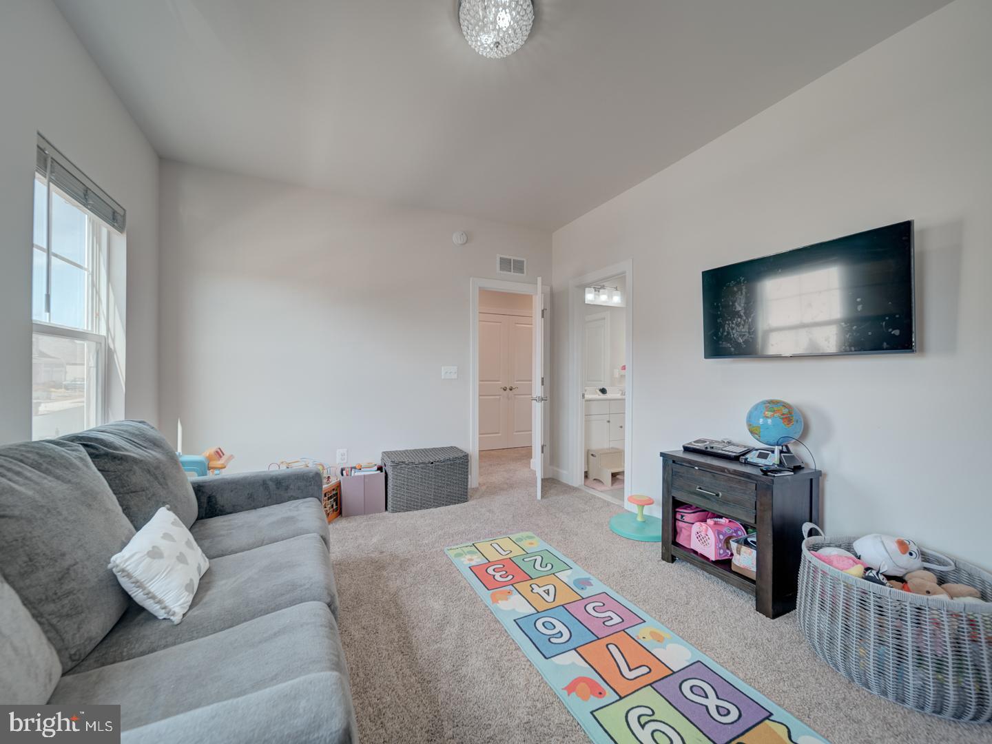 BRADLEY SQUARE - Residential