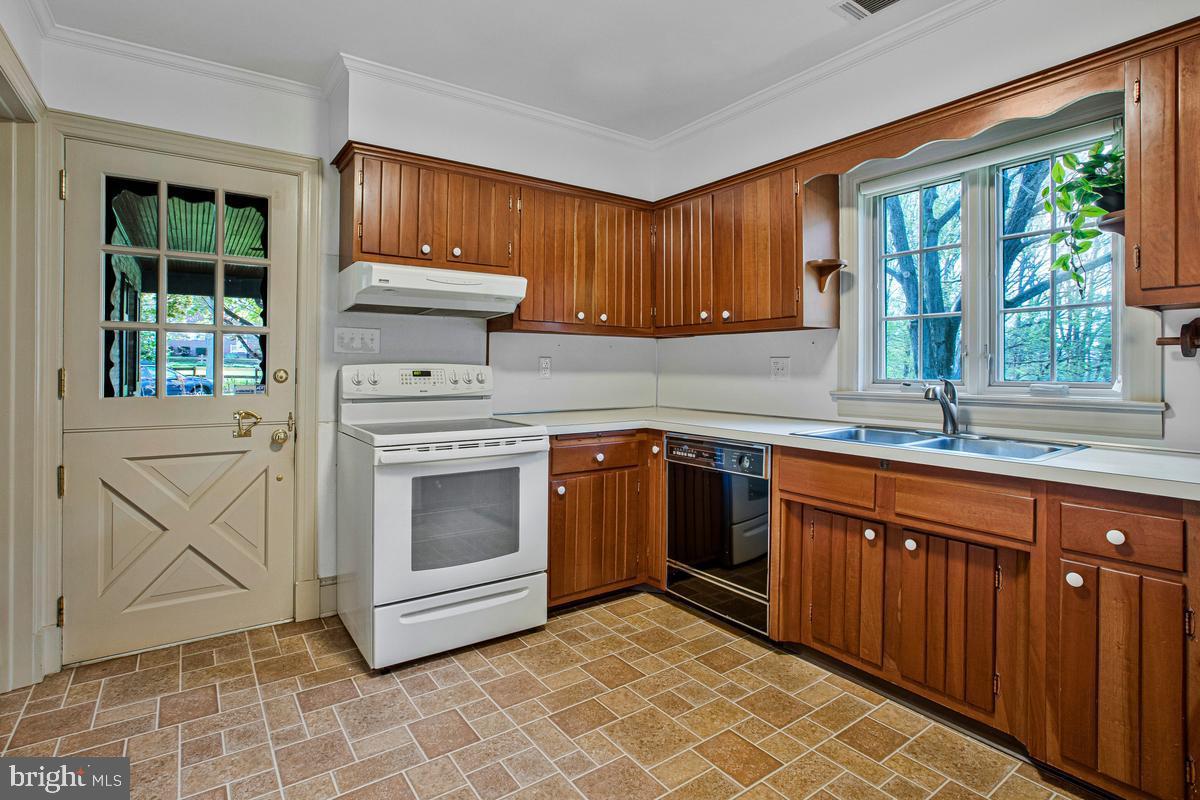 CARROLLYN MANOR - Residential