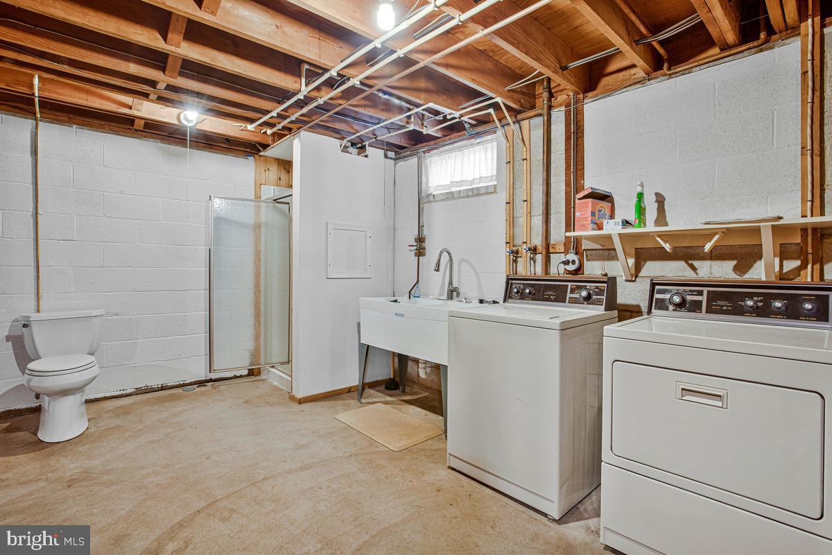 CARROLLYN MANOR - Residential