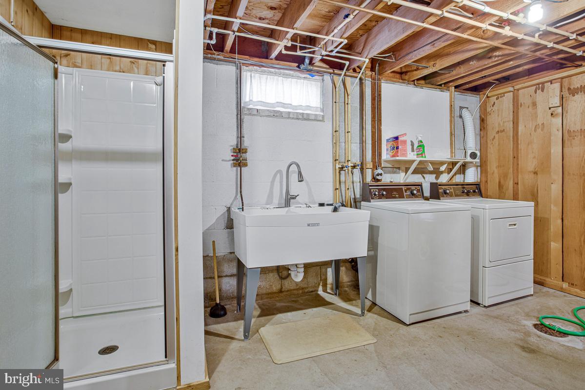 CARROLLYN MANOR - Residential