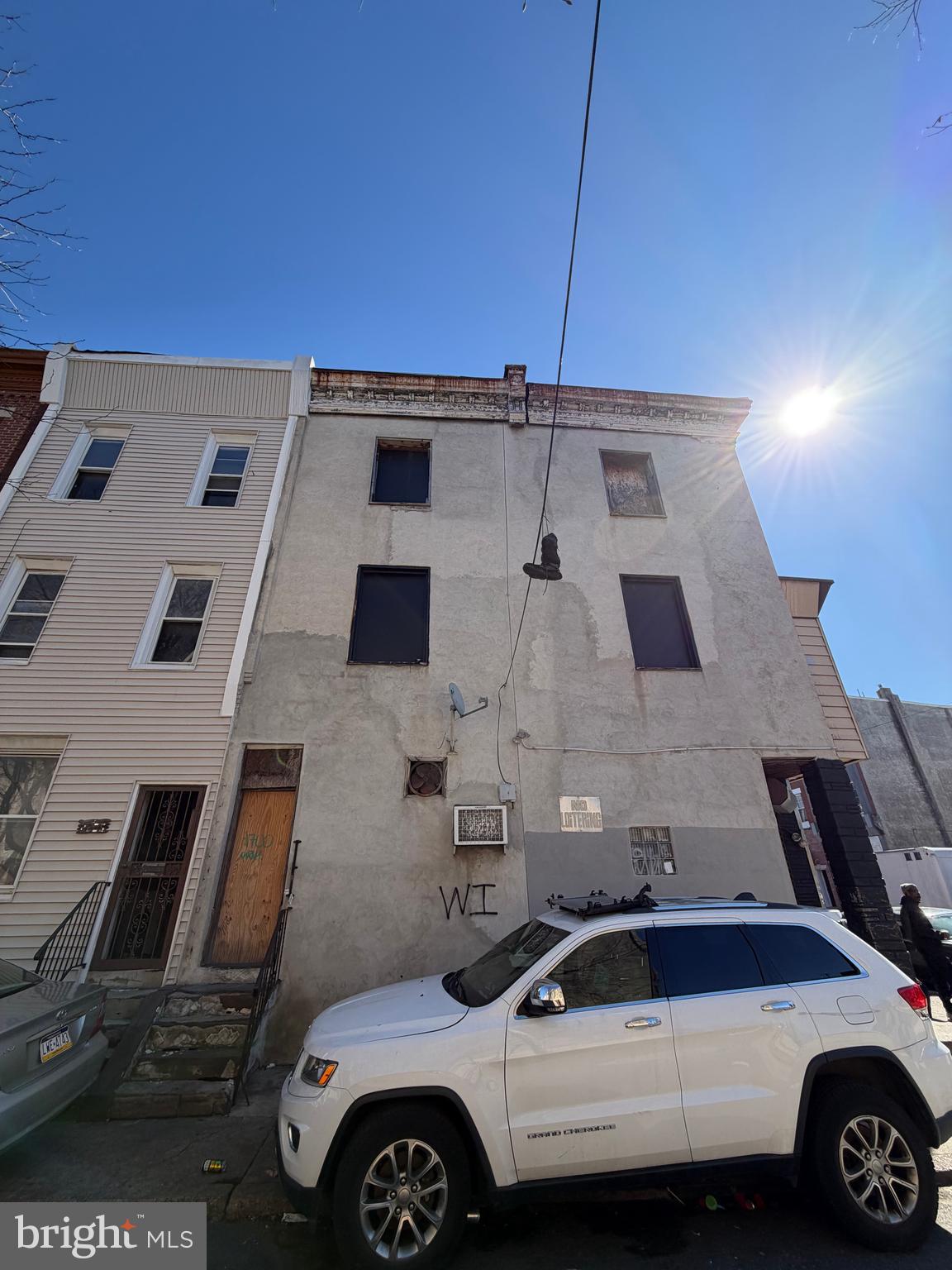 Main image without alt text