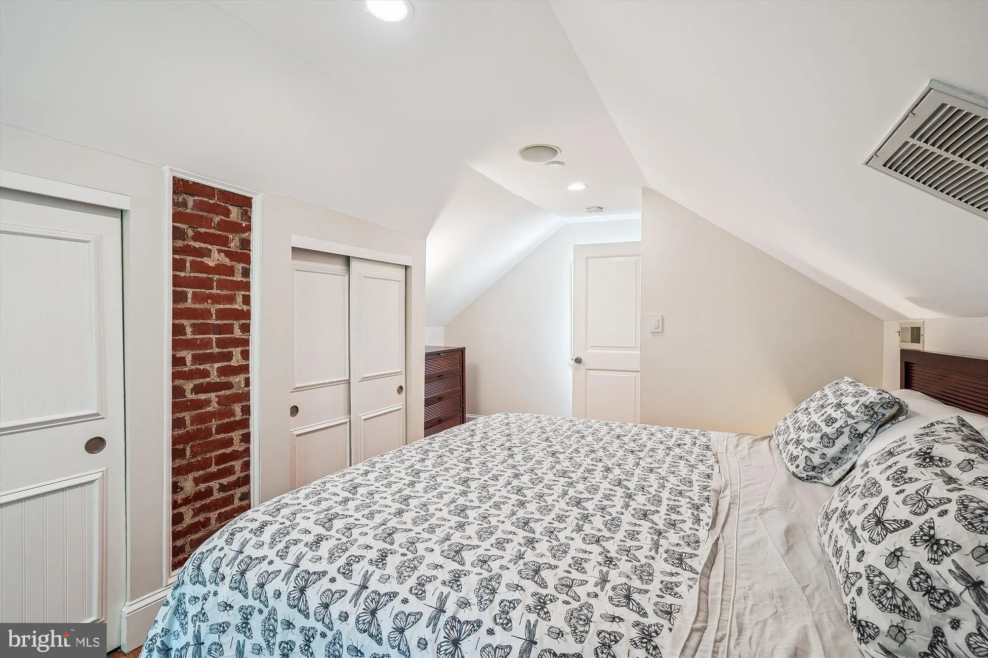 Clifton, Virginia 20124, United States, 4 Bedrooms Bedrooms, ,3 BathroomsBathrooms,Residential,Active,173960