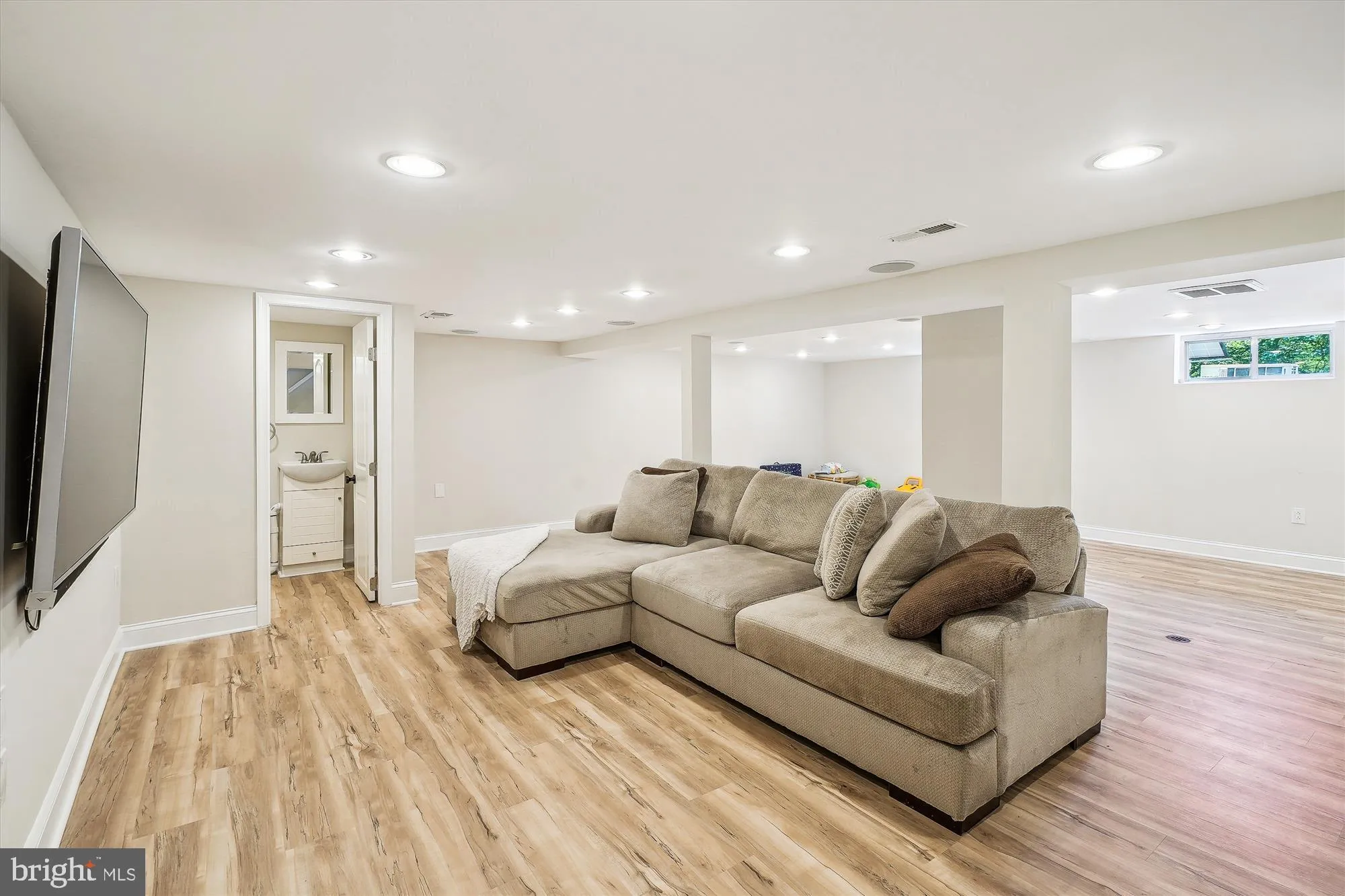 Clifton, Virginia 20124, United States, 4 Bedrooms Bedrooms, ,3 BathroomsBathrooms,Residential,Active,173960