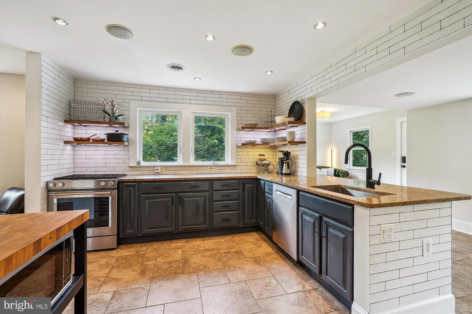 Clifton, Virginia 20124, United States, 4 Bedrooms Bedrooms, ,3 BathroomsBathrooms,Residential,Active,173960