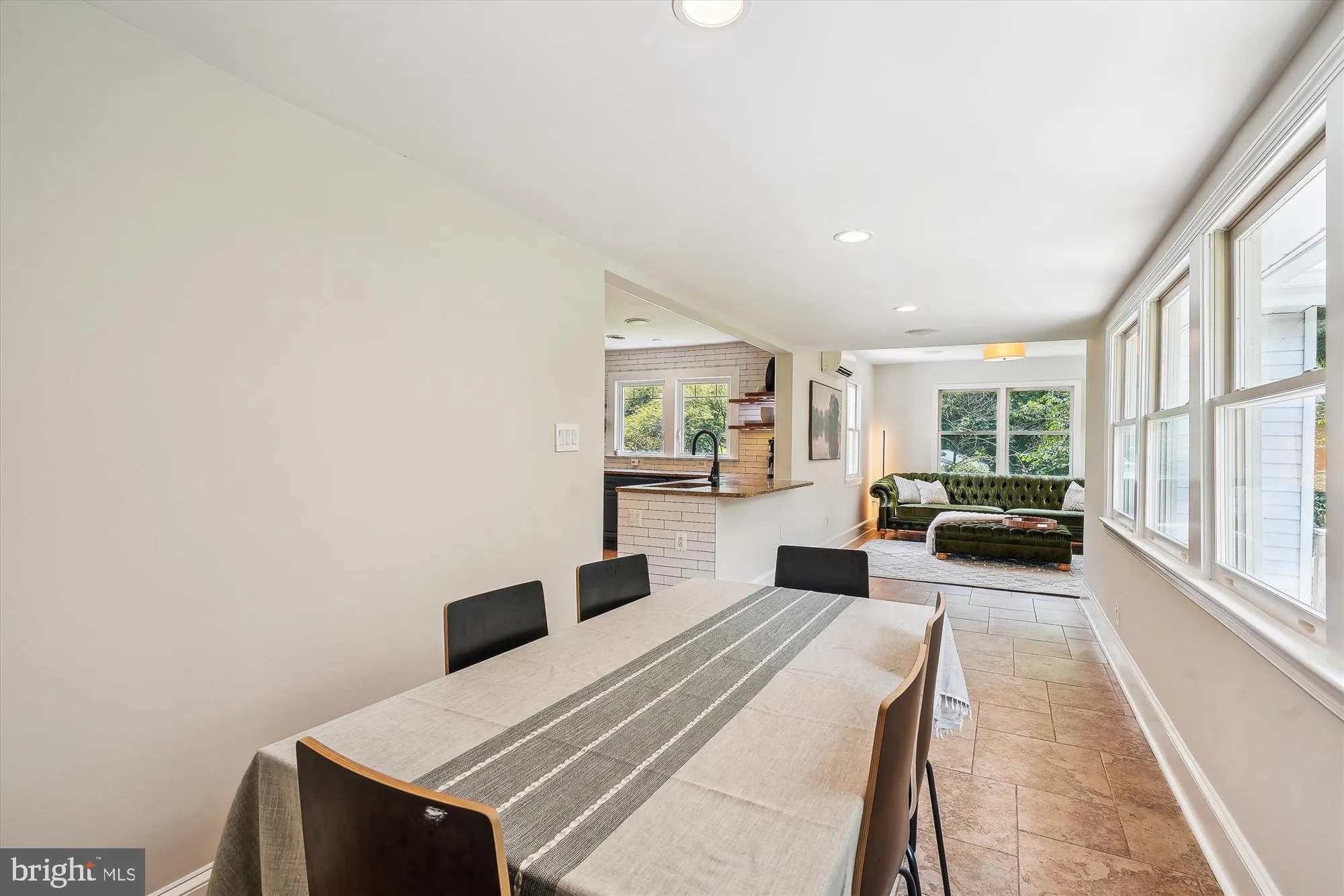 Clifton, Virginia 20124, United States, 4 Bedrooms Bedrooms, ,3 BathroomsBathrooms,Residential,Active,173960