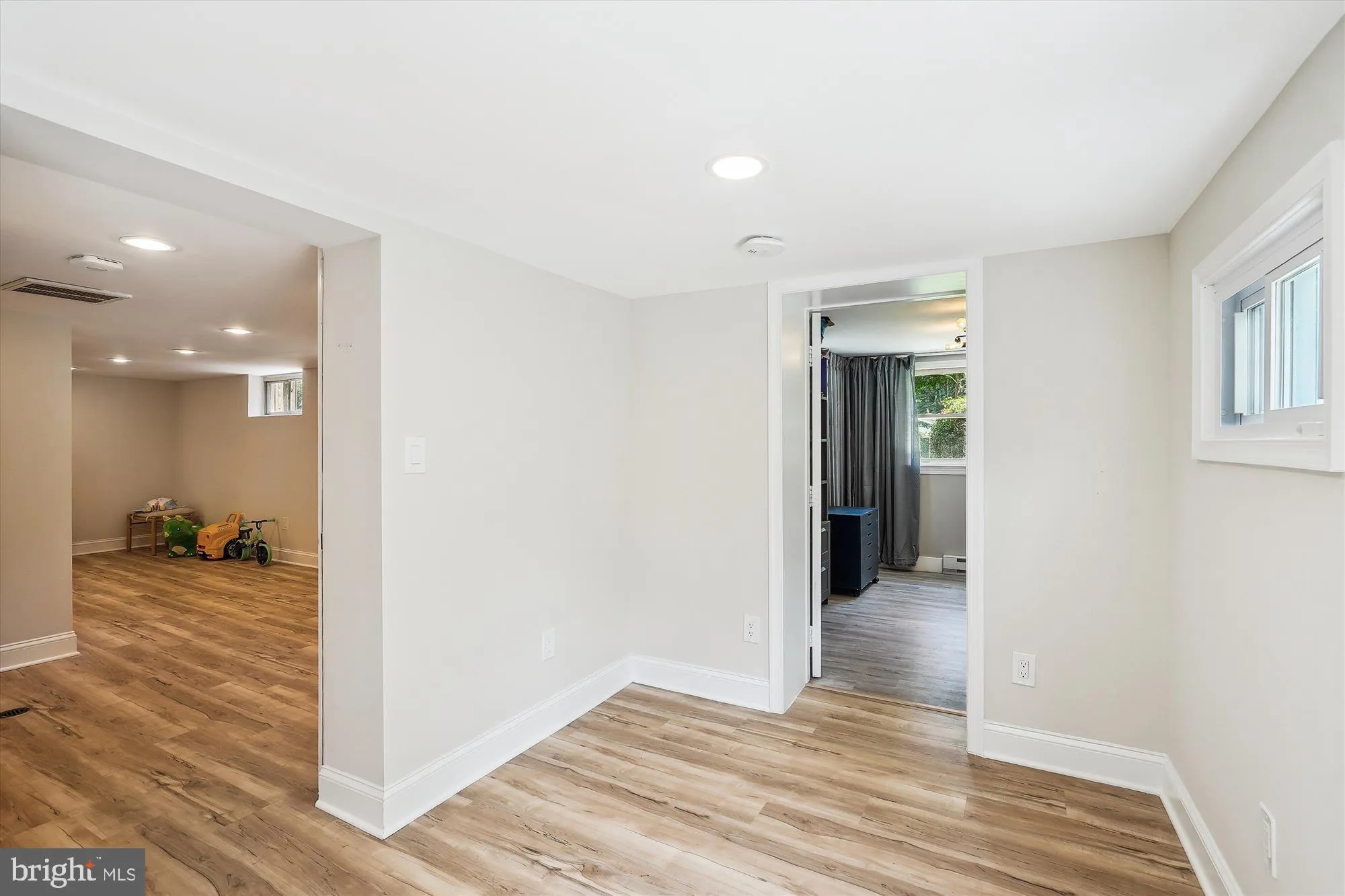 Clifton, Virginia 20124, United States, 4 Bedrooms Bedrooms, ,3 BathroomsBathrooms,Residential,Active,173960