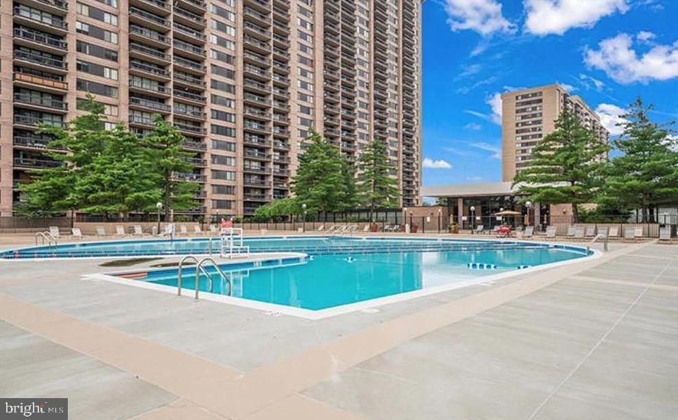 SKYLINE PLAZA - Residential