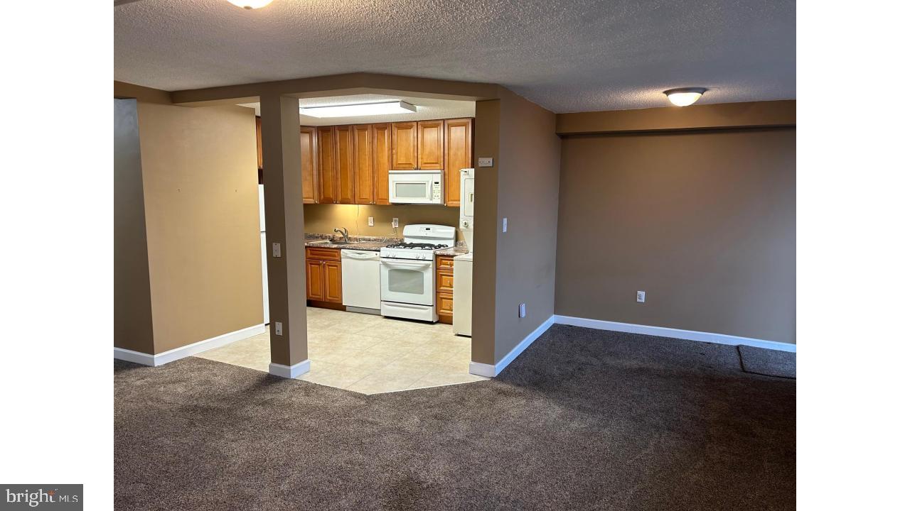 SKYLINE PLAZA - Residential