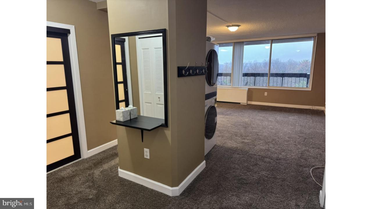 SKYLINE PLAZA - Residential