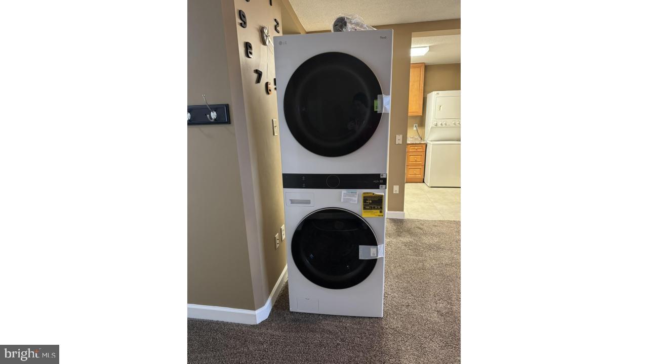 SKYLINE PLAZA - Residential