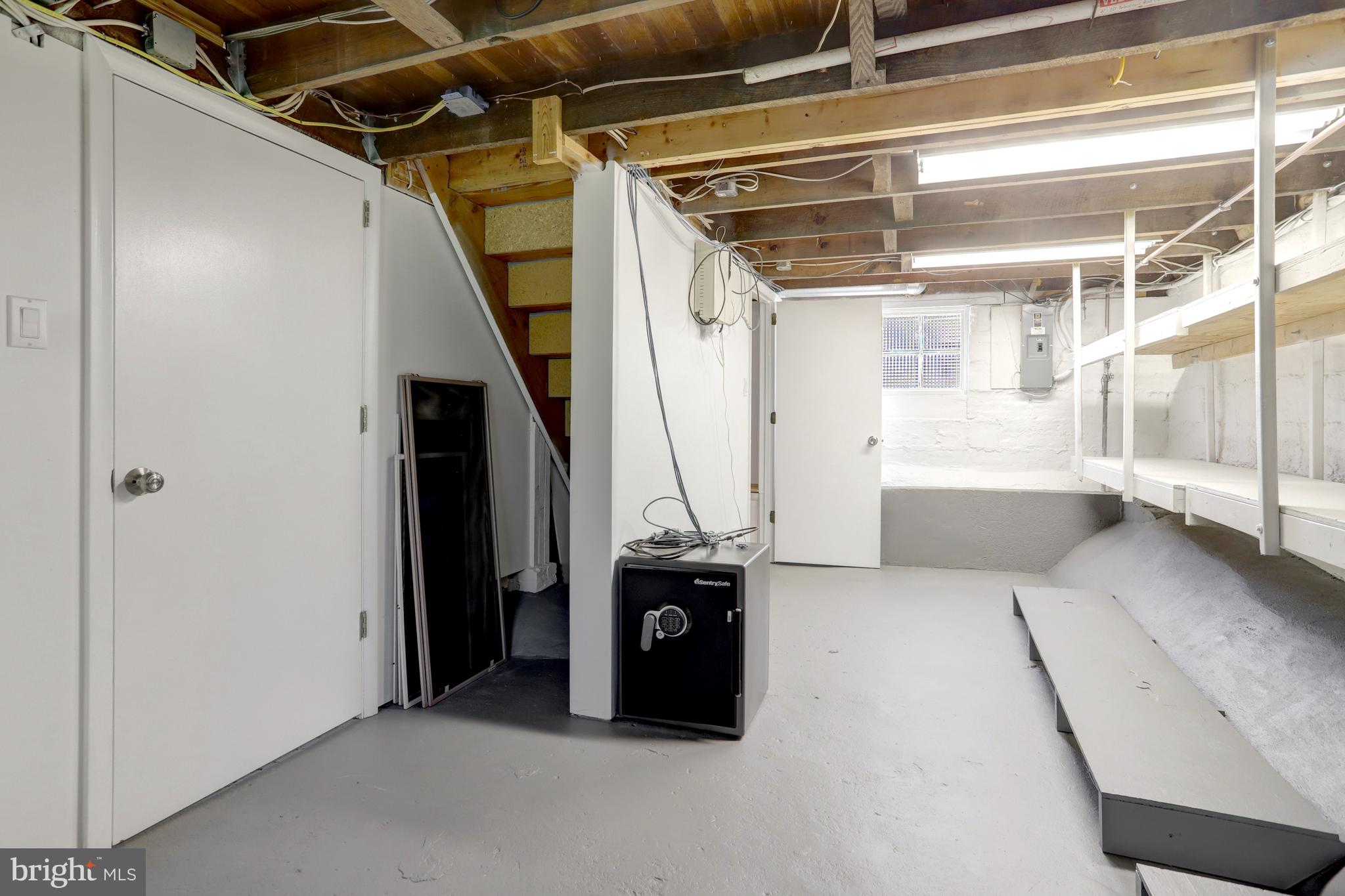 ADDISON HEIGHTS - Residential