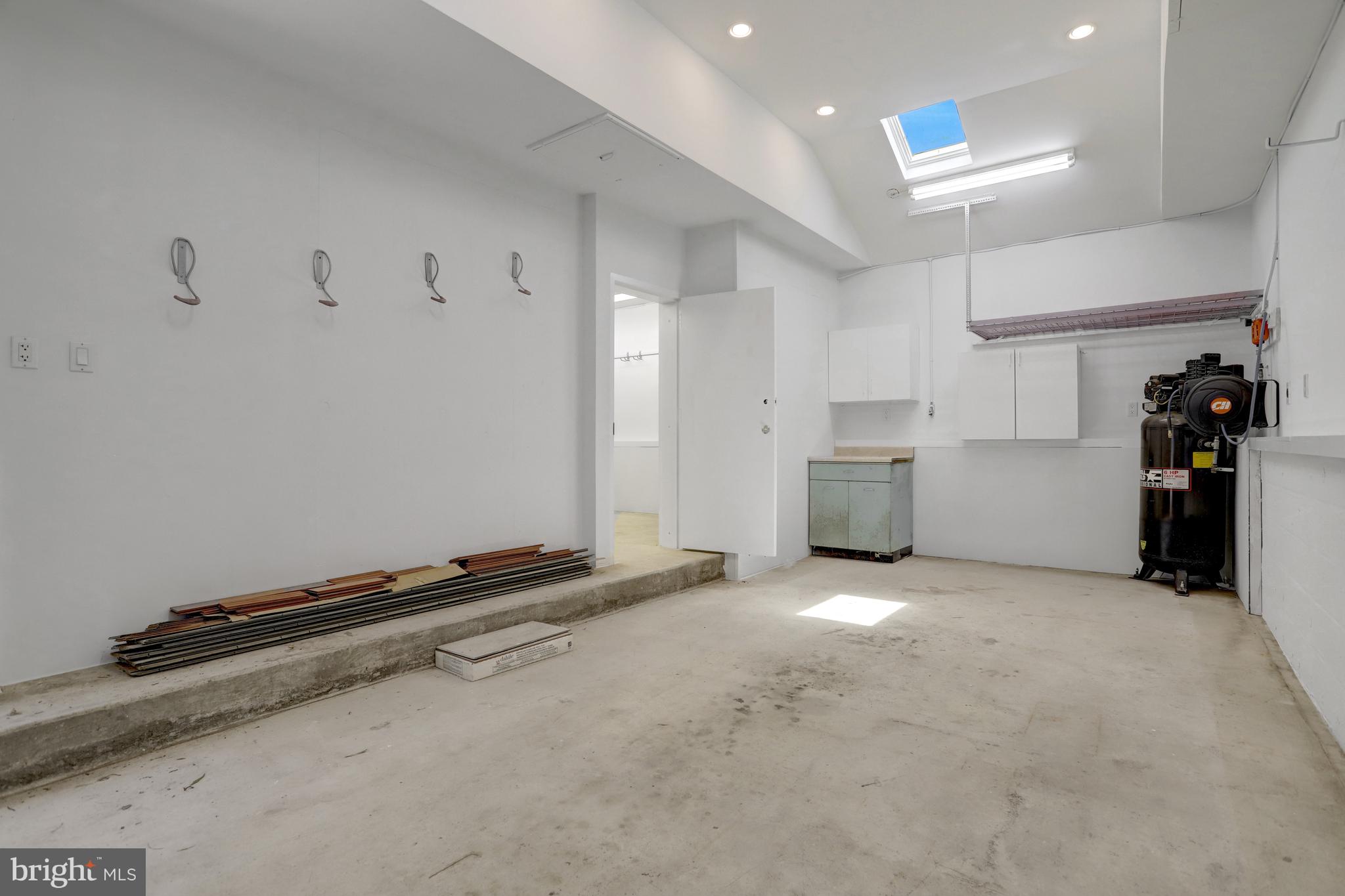 ADDISON HEIGHTS - Residential