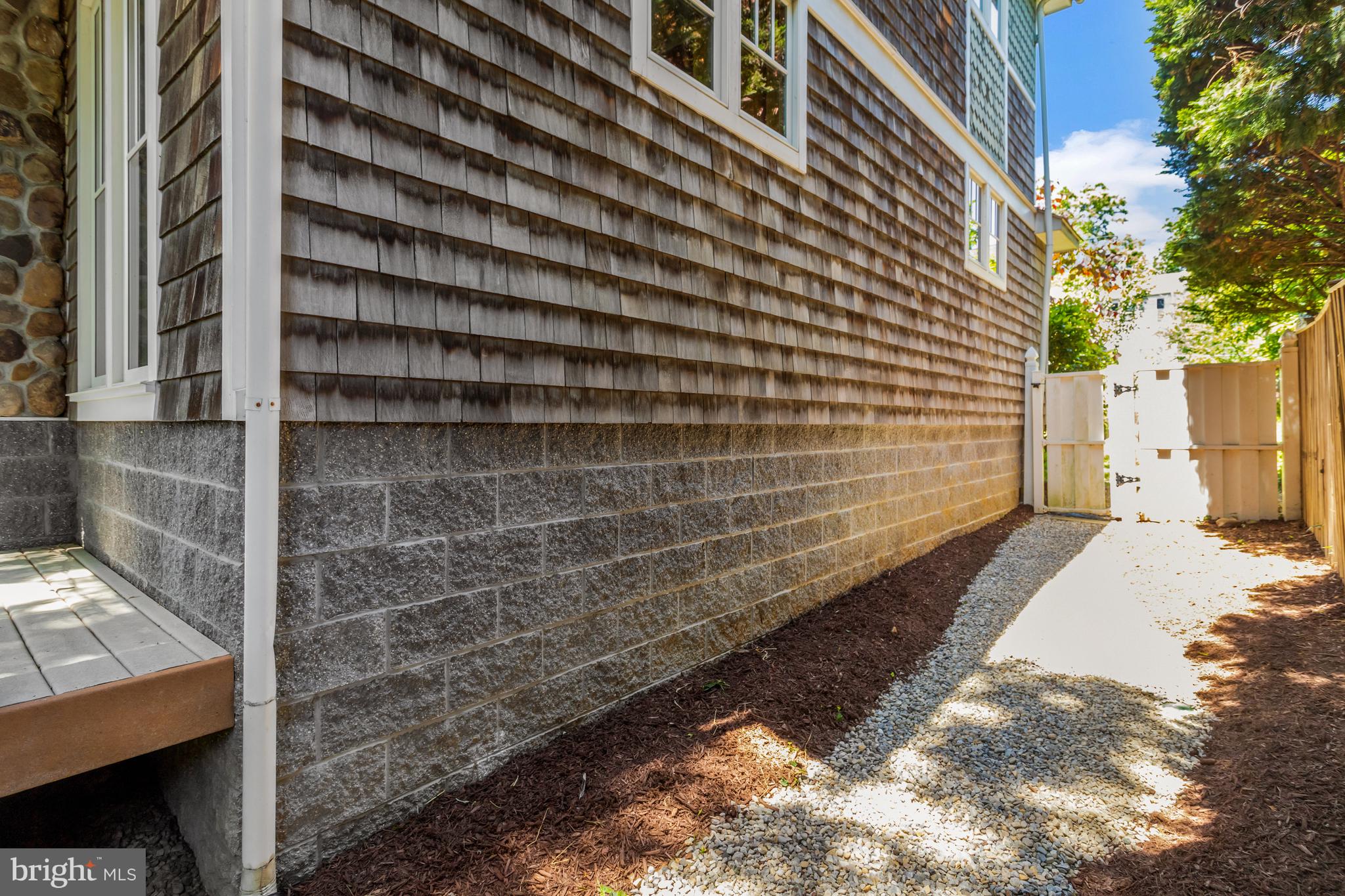 ADDISON HEIGHTS - Residential