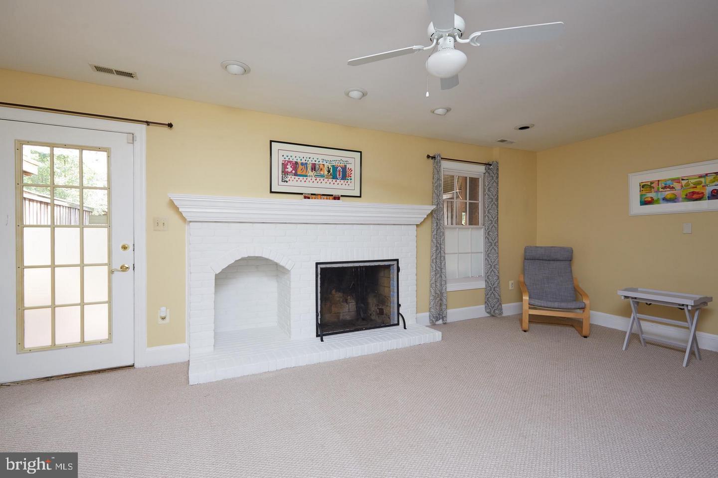 DECOVERLY ADVENTURE - Residential Lease