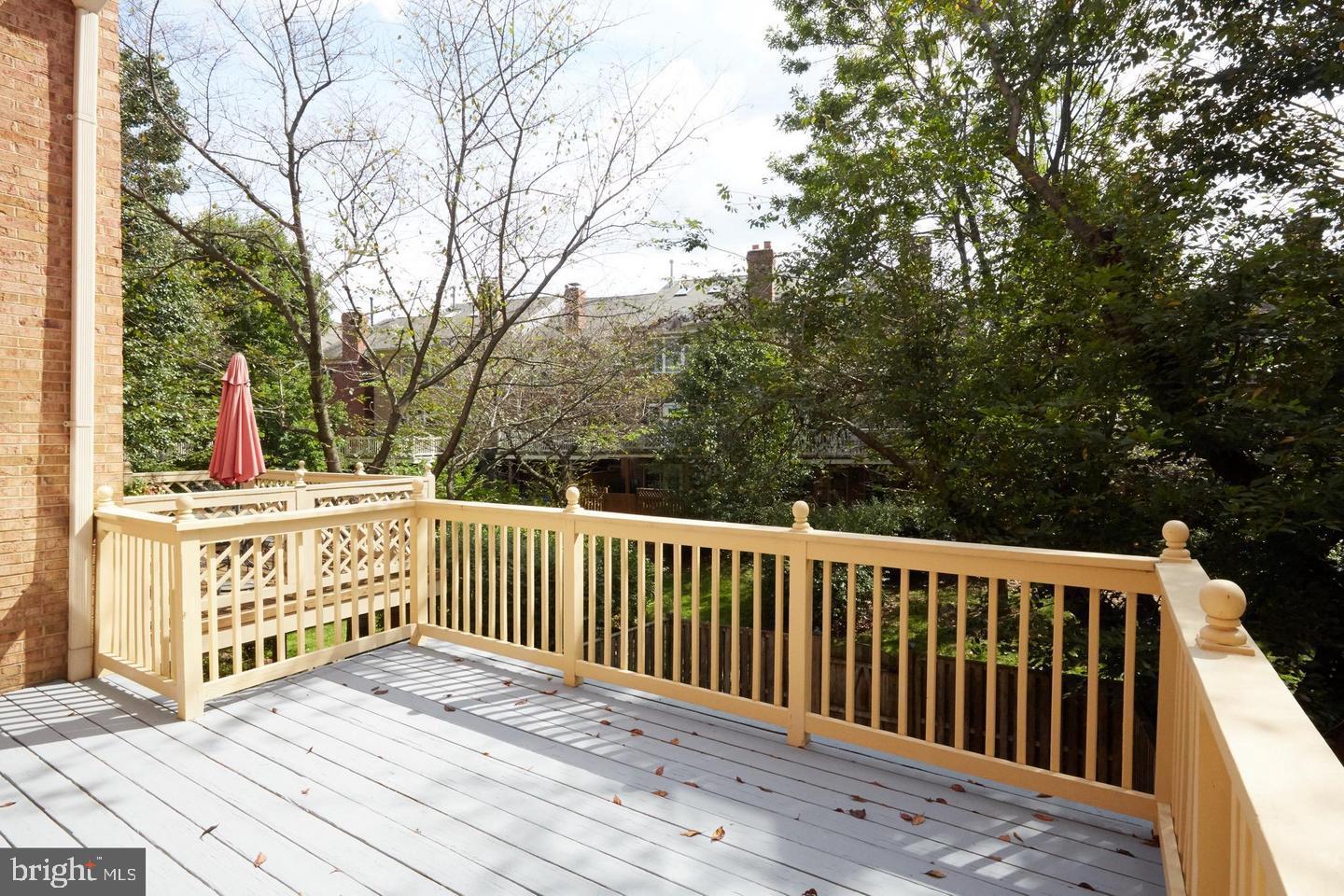 DECOVERLY ADVENTURE - Residential Lease