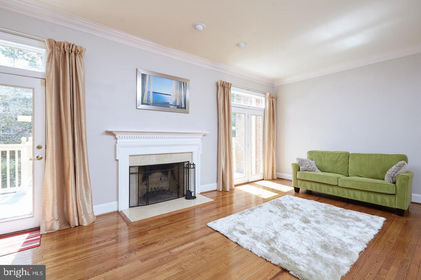 DECOVERLY ADVENTURE - Residential Lease