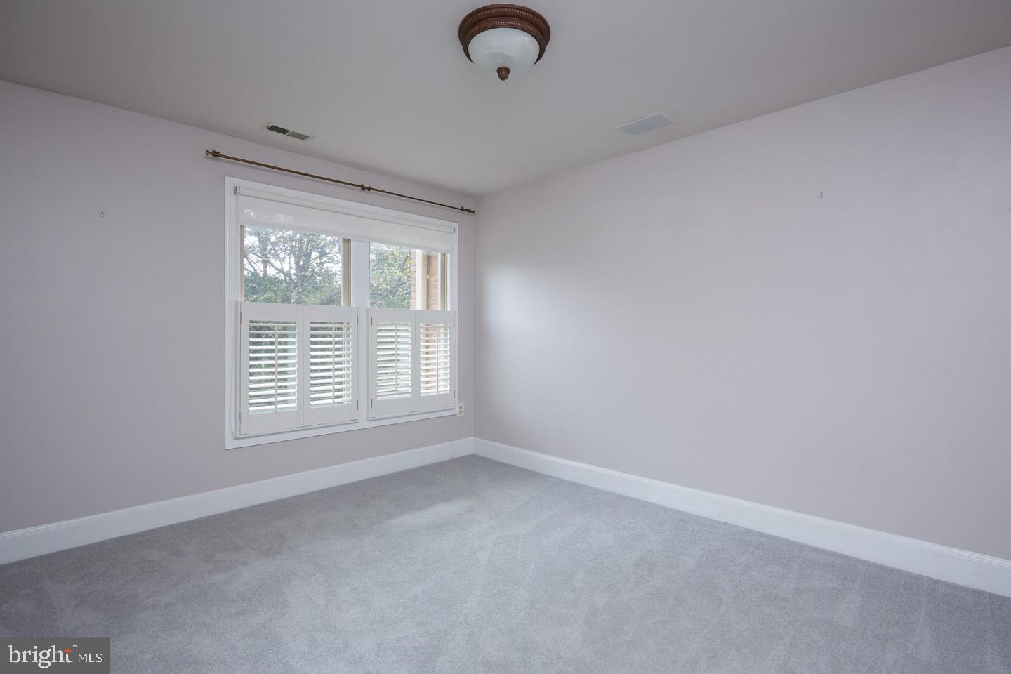 DECOVERLY ADVENTURE - Residential Lease