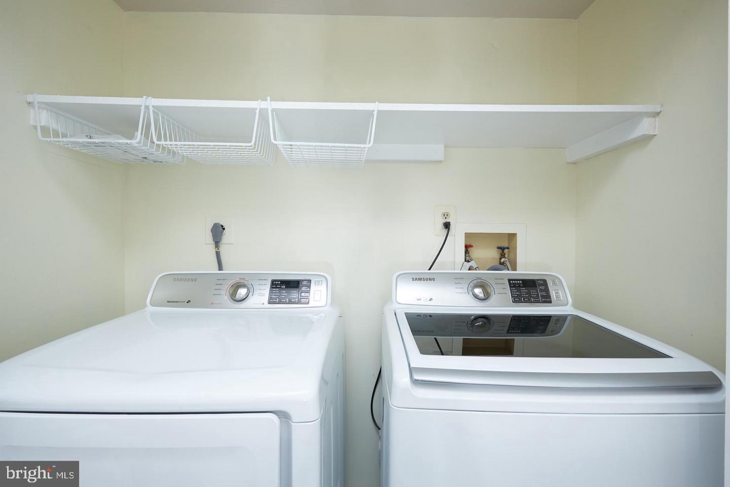 DECOVERLY ADVENTURE - Residential Lease