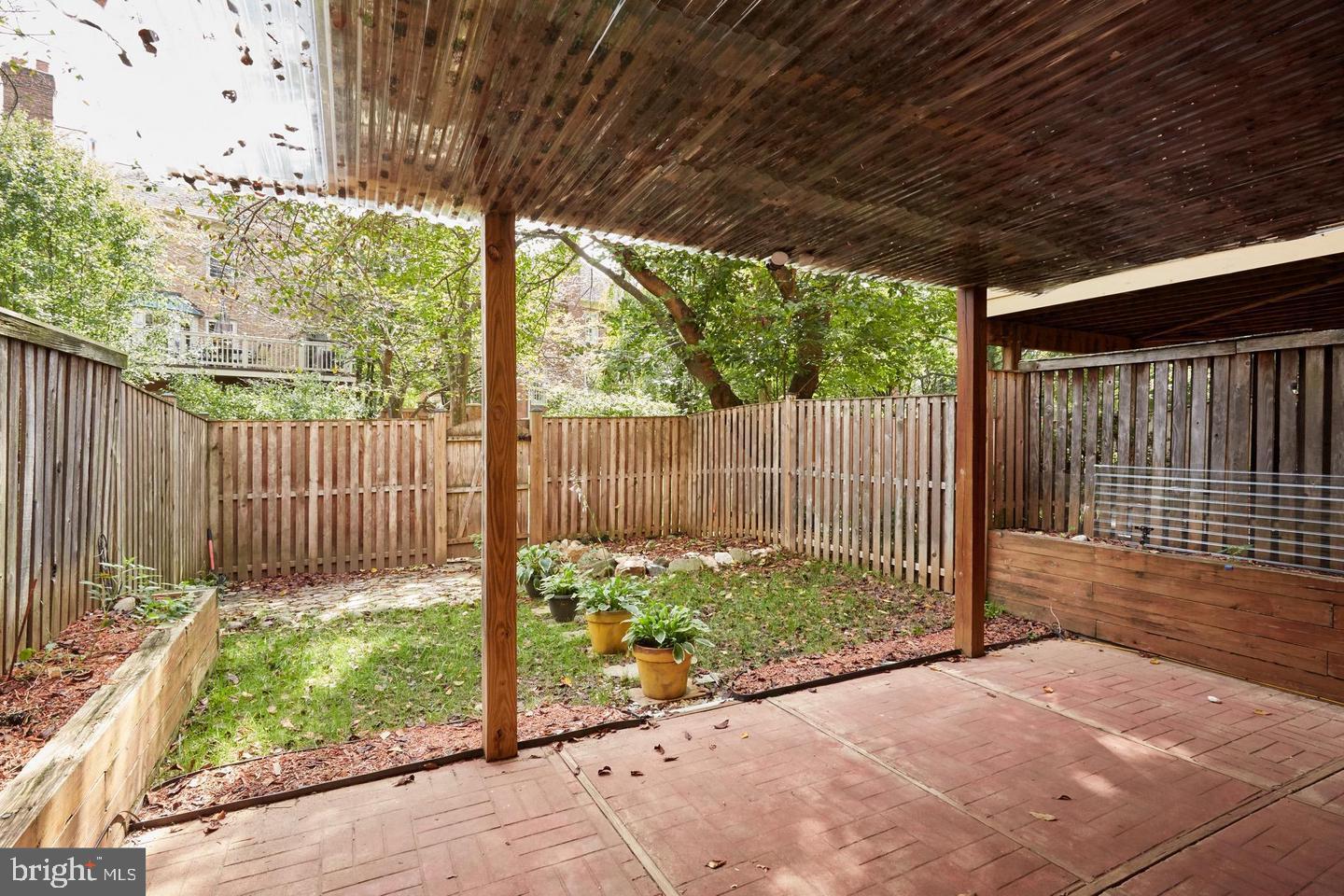 DECOVERLY ADVENTURE - Residential Lease