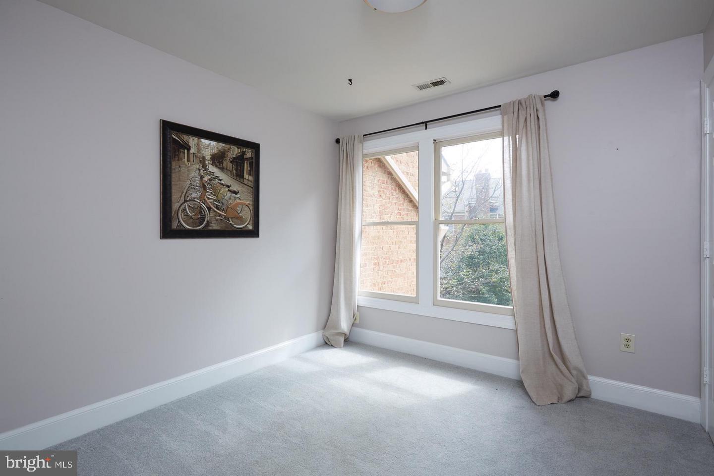 DECOVERLY ADVENTURE - Residential Lease