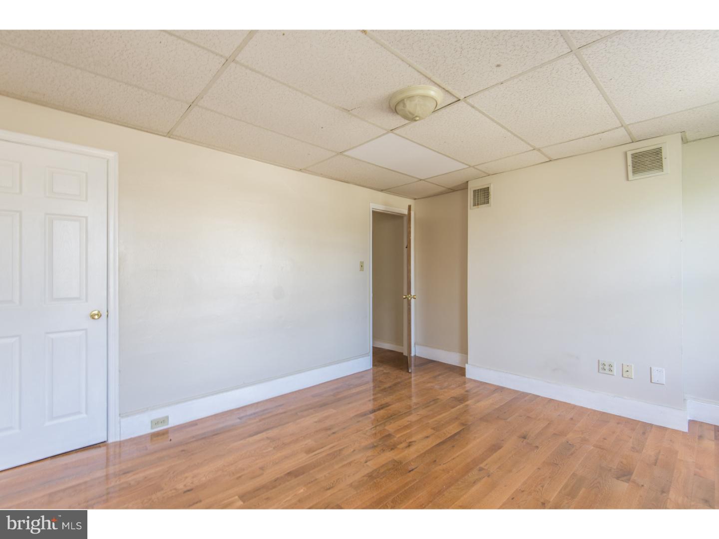 EAST FALLS - Residential Lease