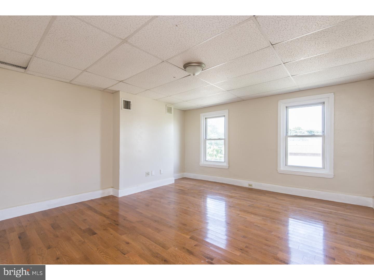 EAST FALLS - Residential Lease