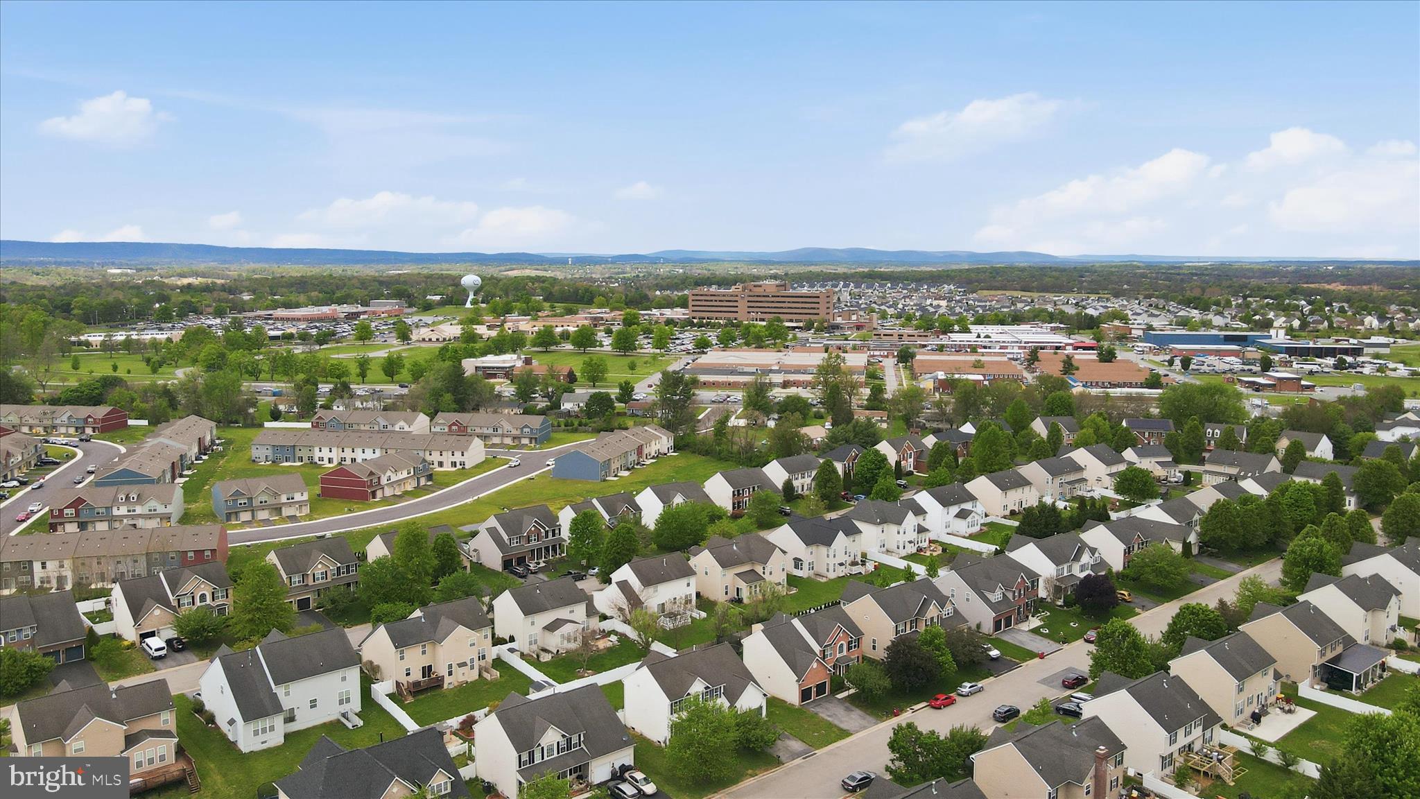 THE VILLAGE OF WASHINGTON TRAIL - Residential