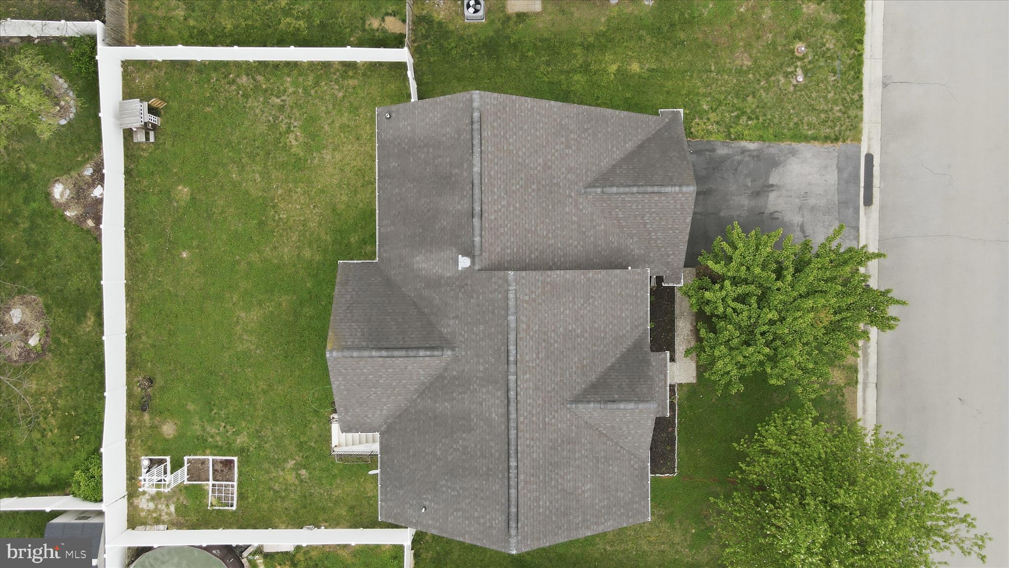 THE VILLAGE OF WASHINGTON TRAIL - Residential