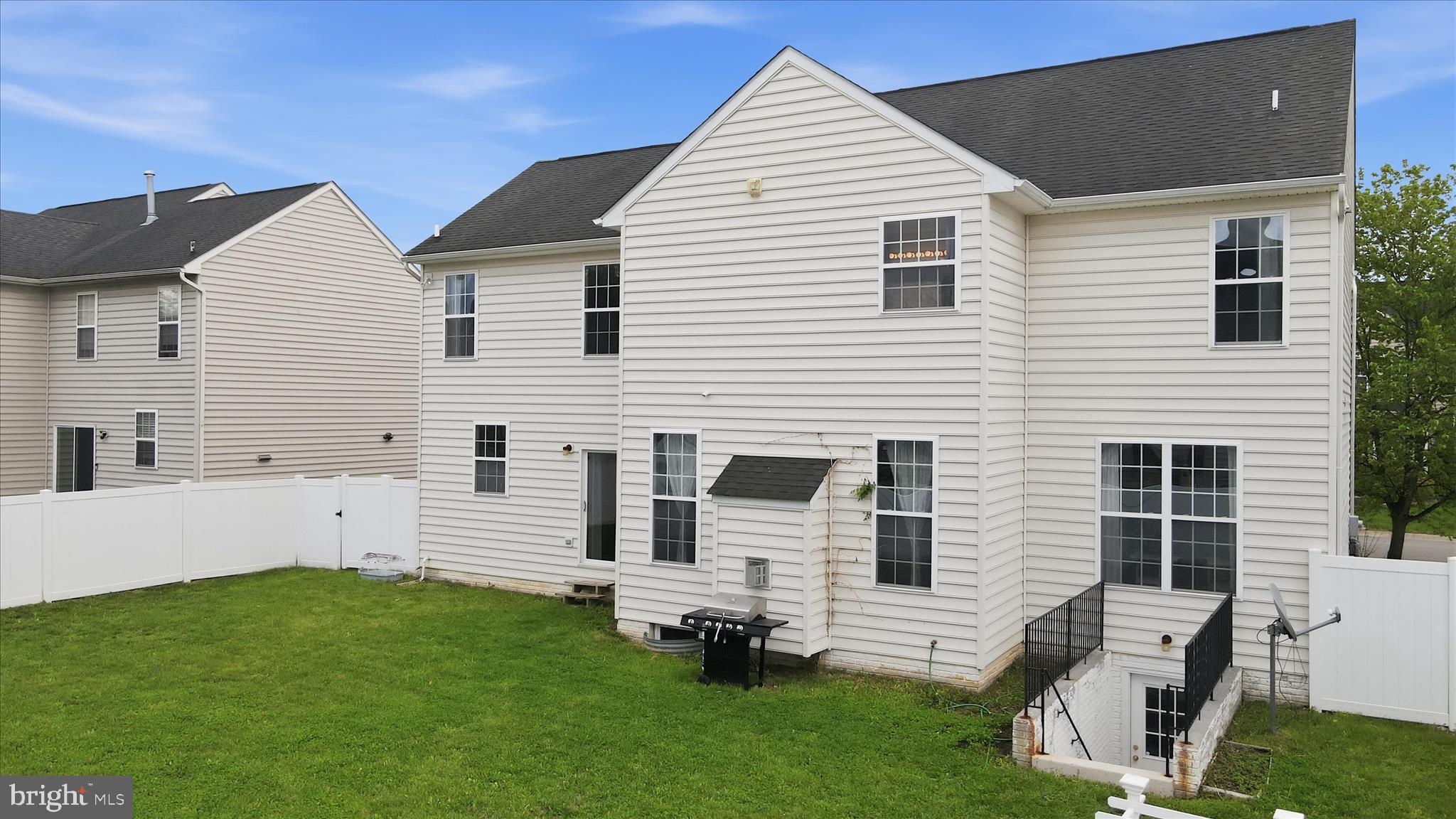 THE VILLAGE OF WASHINGTON TRAIL - Residential