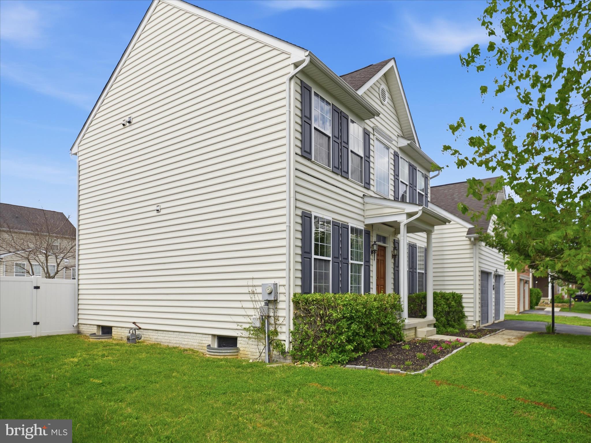 THE VILLAGE OF WASHINGTON TRAIL - Residential