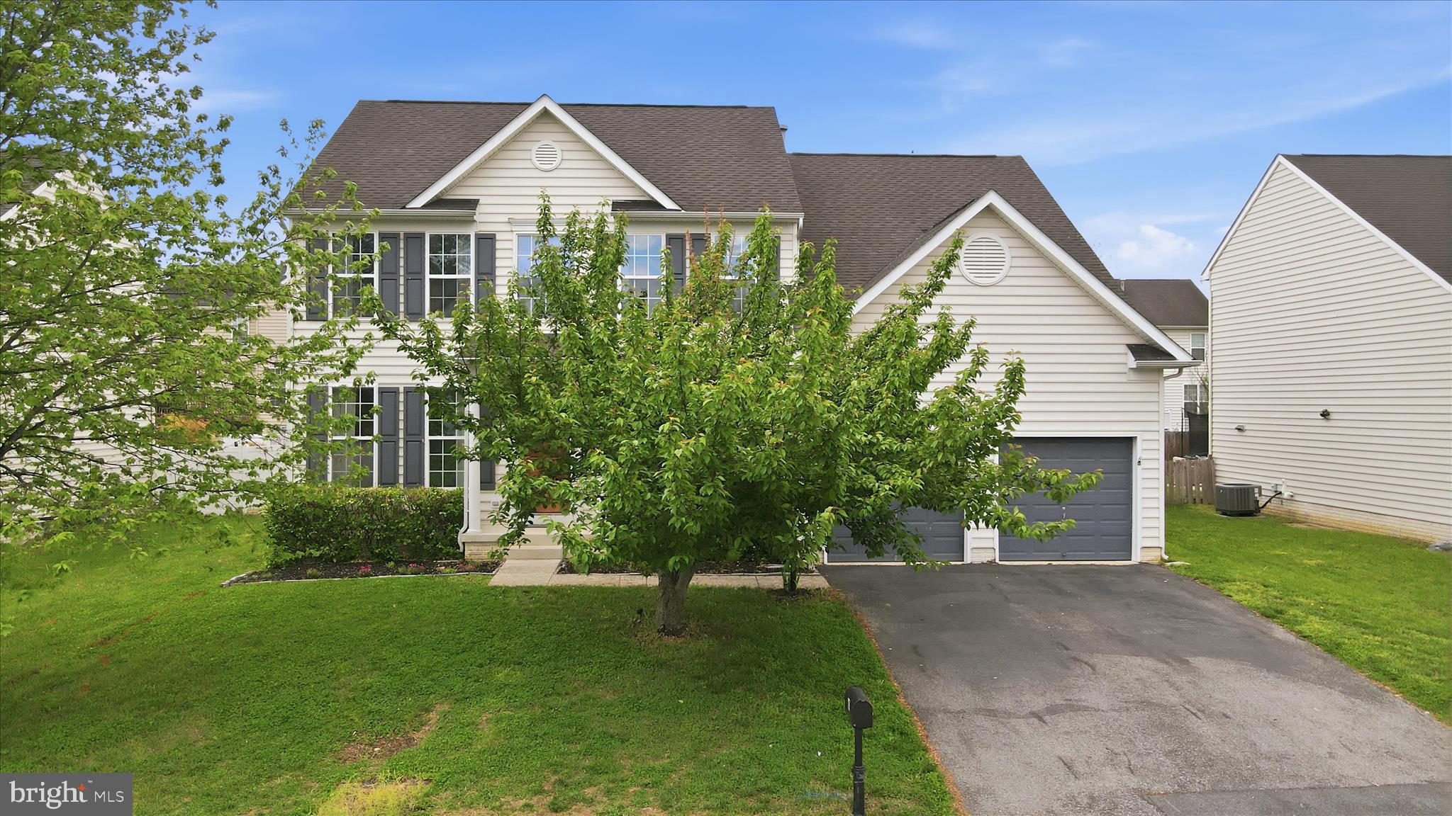 THE VILLAGE OF WASHINGTON TRAIL - Residential