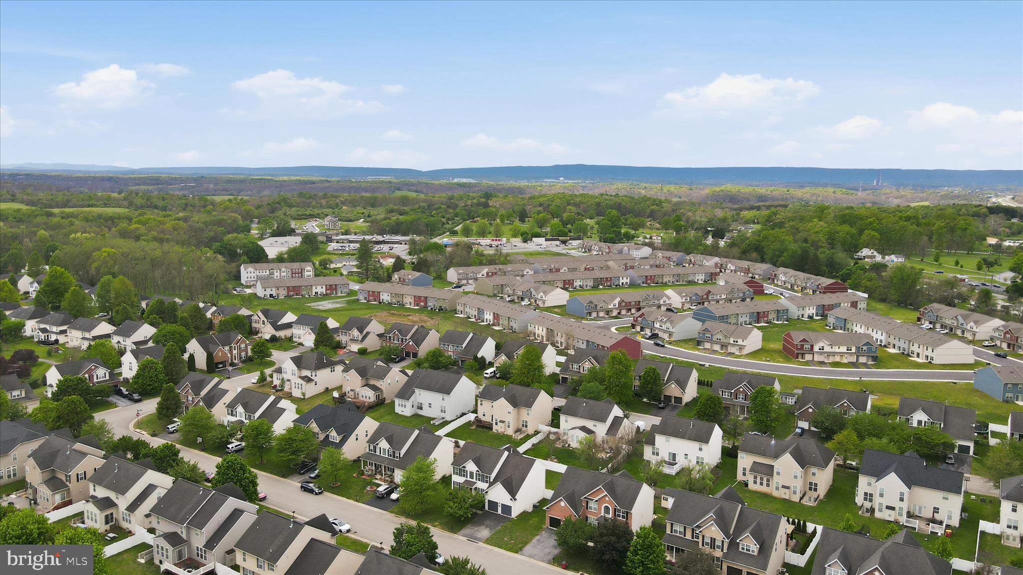 THE VILLAGE OF WASHINGTON TRAIL - Residential