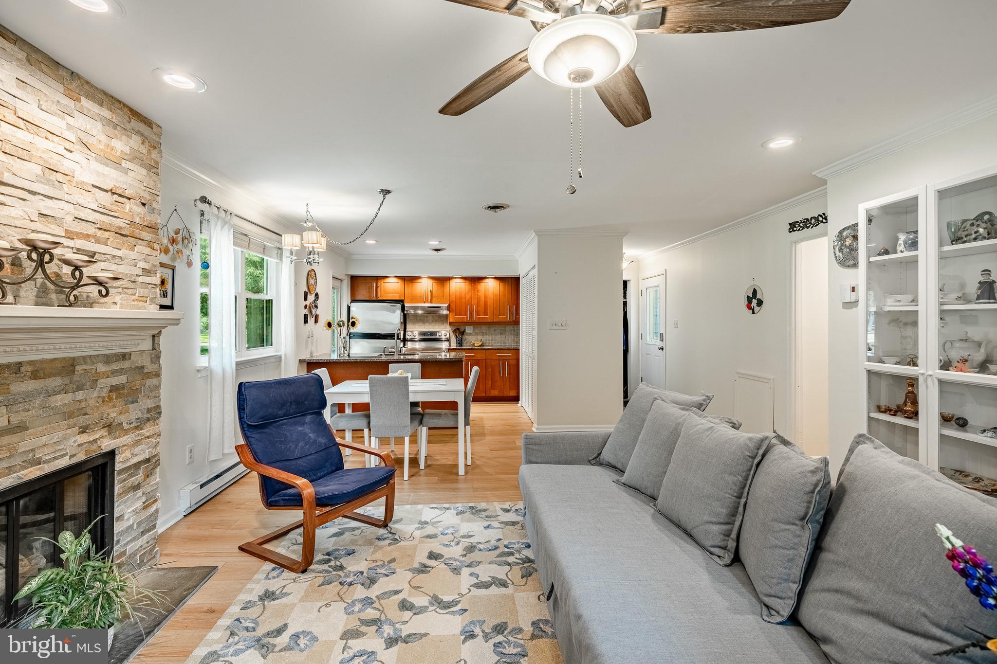 1213 VERMONT LANE
